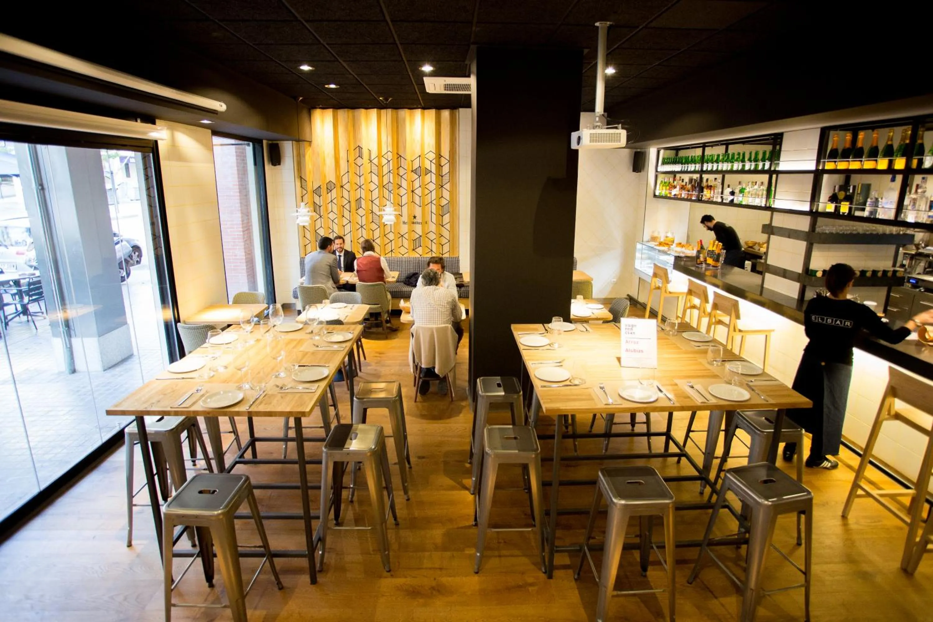 Restaurant/places to eat in Valenciaflats Ciudad de las Ciencias