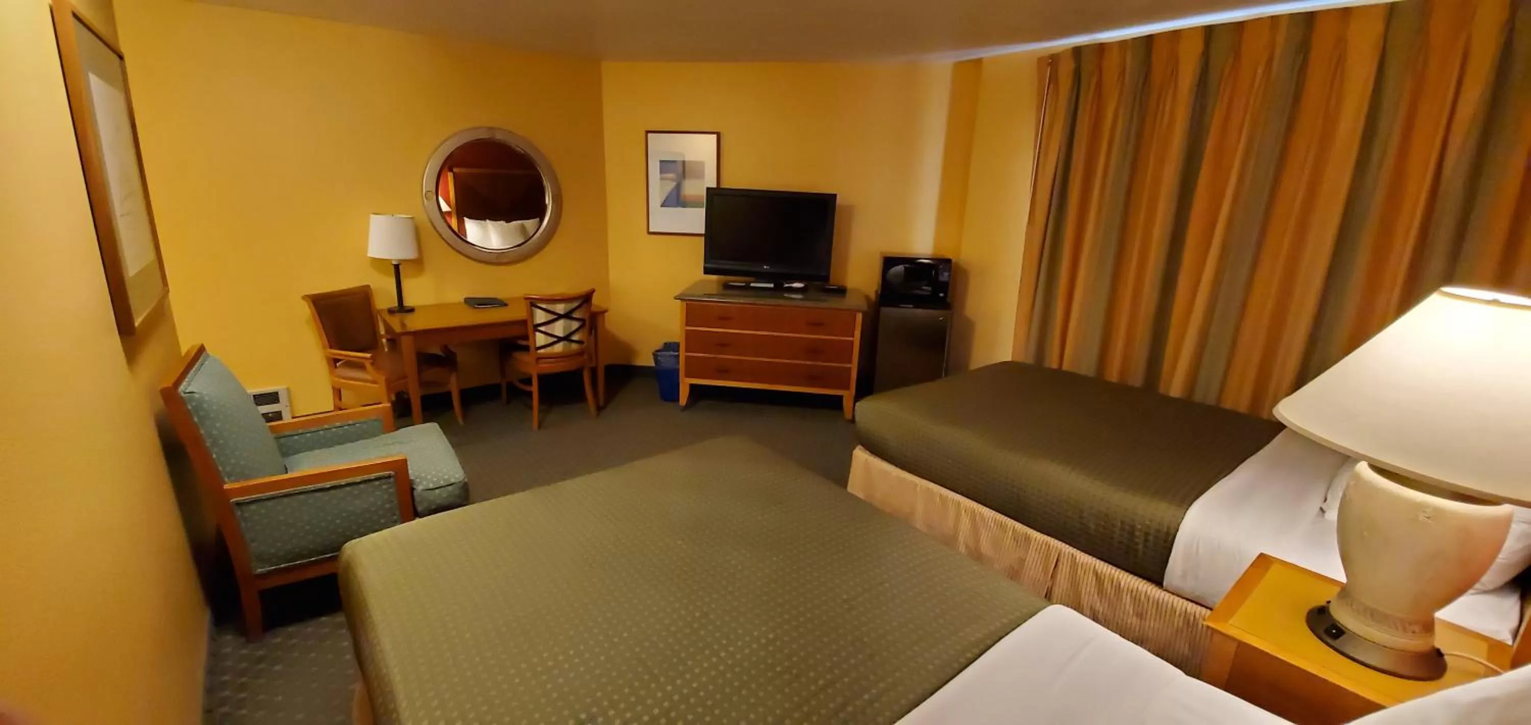 Bed in Olympic View Inn