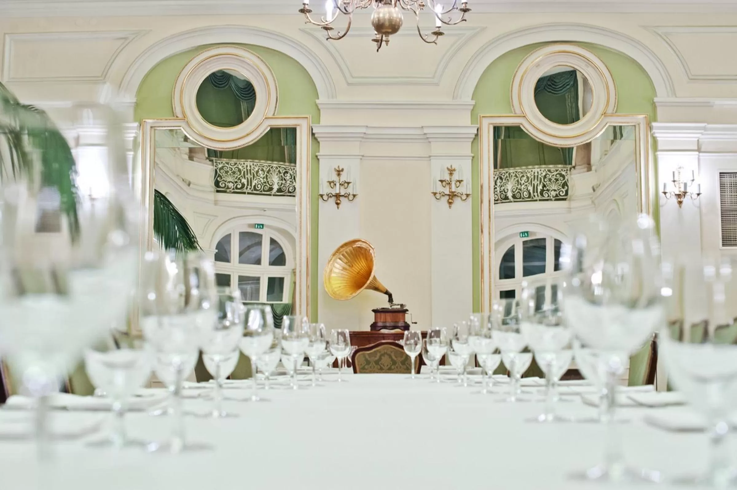 Restaurant/places to eat in Grand Hotel