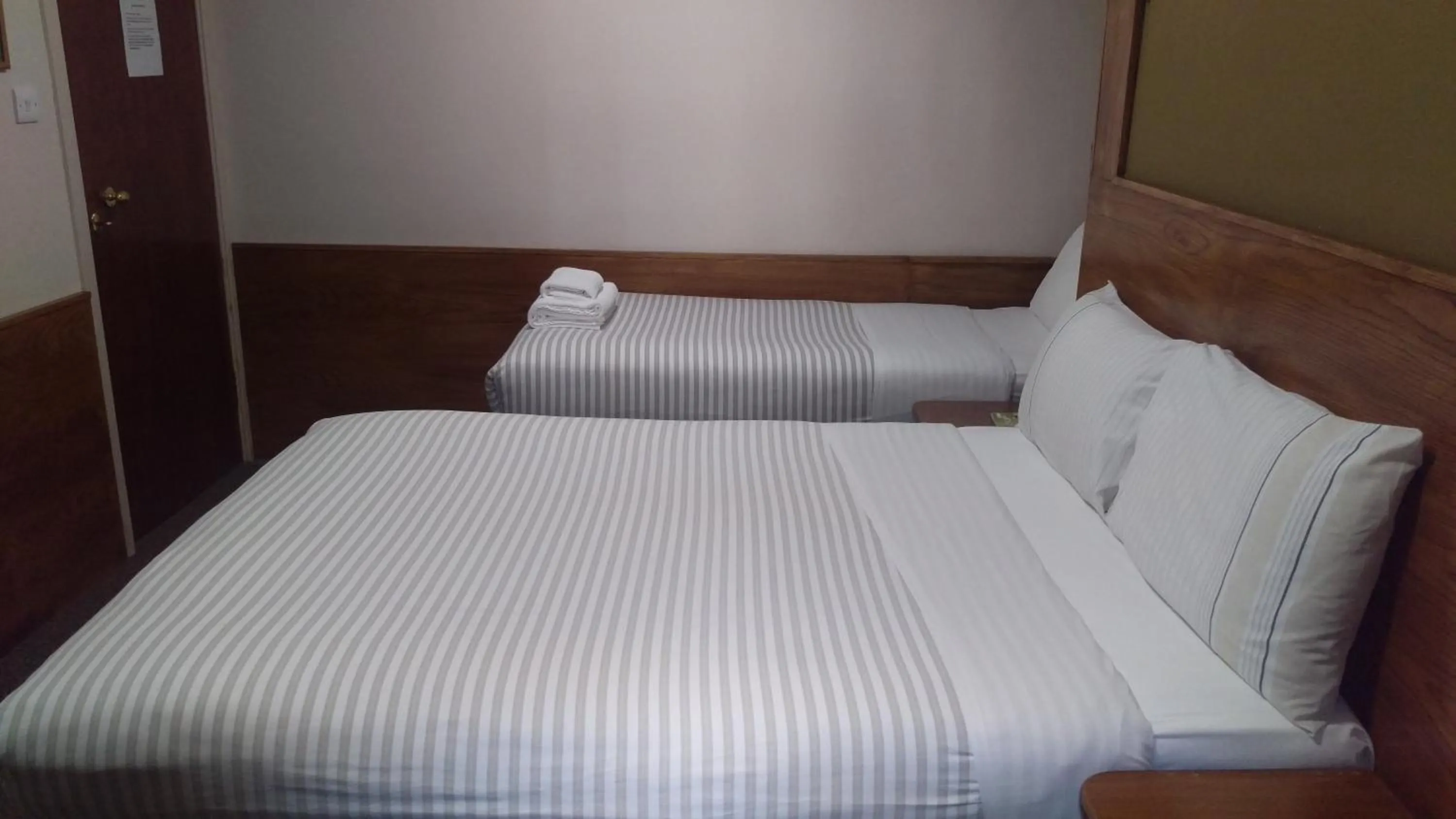 Bedroom, Bed in Leith House