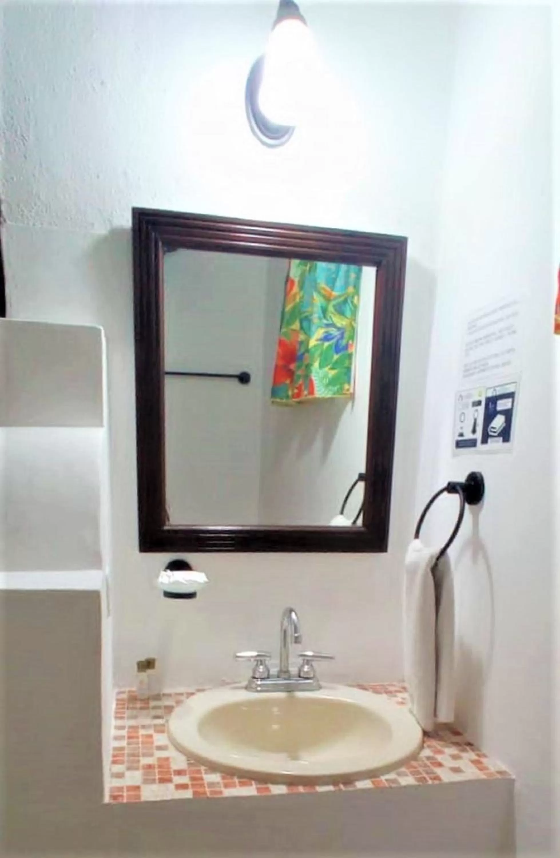 Toilet in Hotel Casa de las Flores