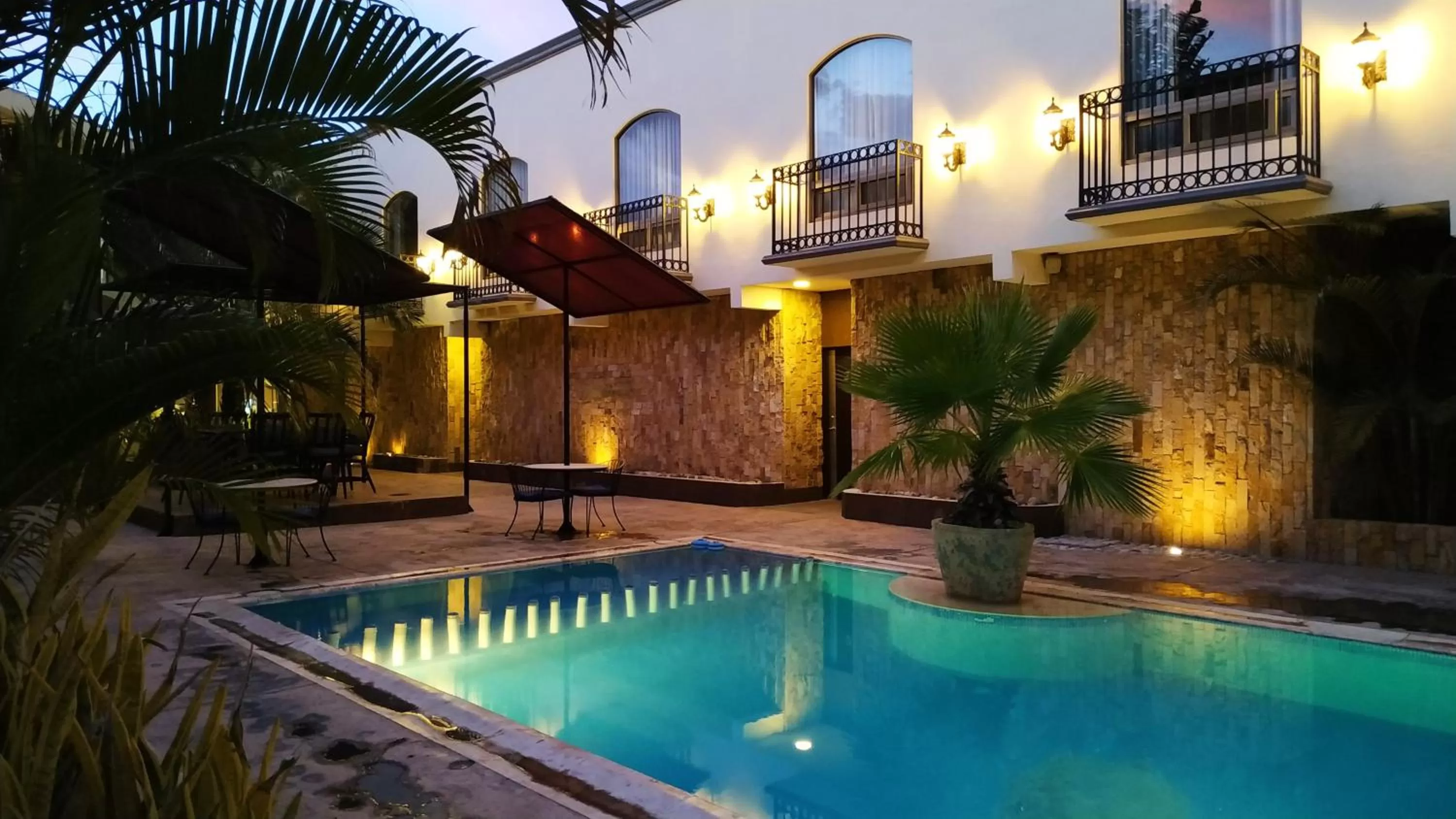 Swimming pool in Hotel Dubrovnik