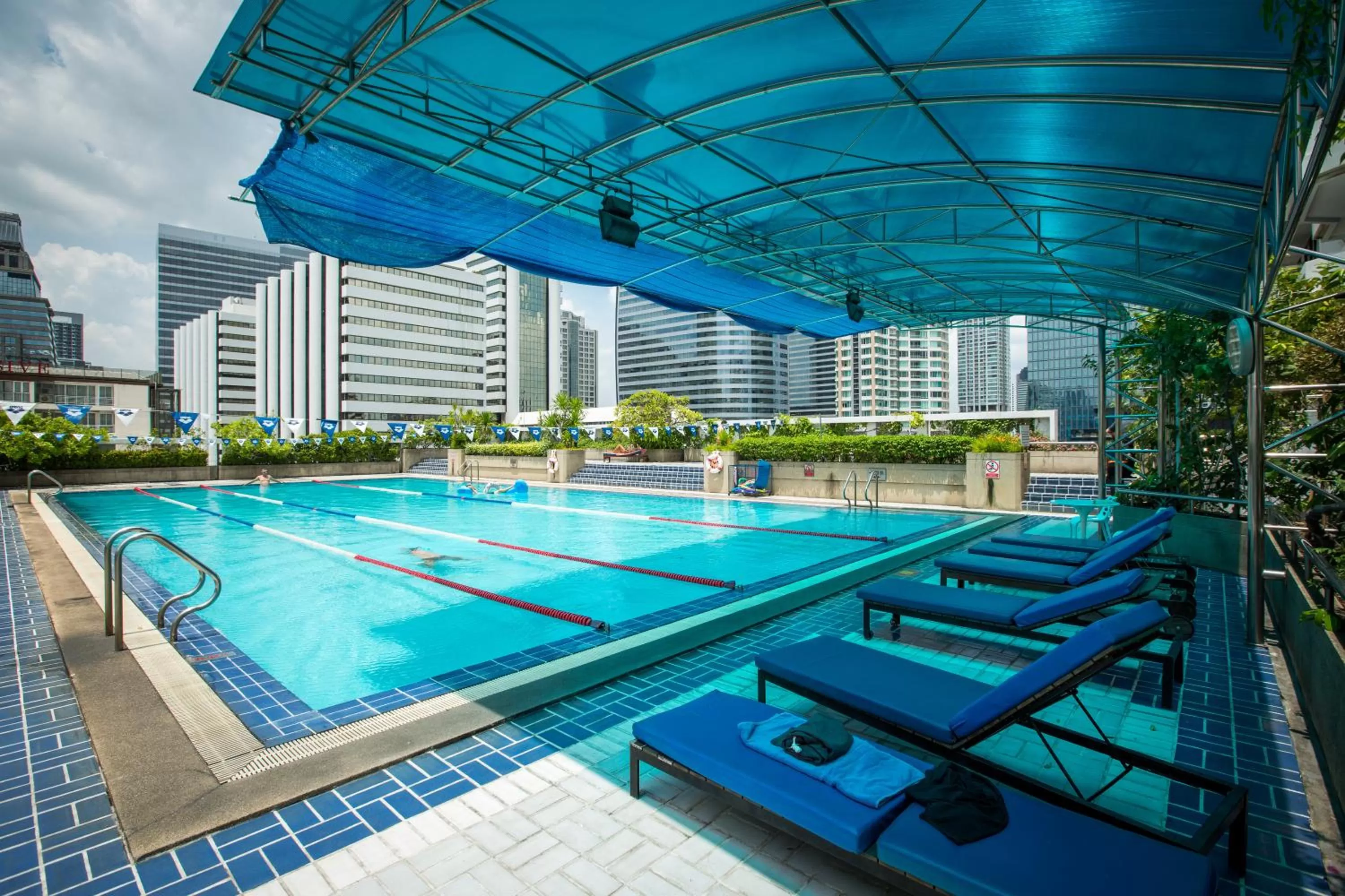 Swimming pool in Trinity Silom Hotel