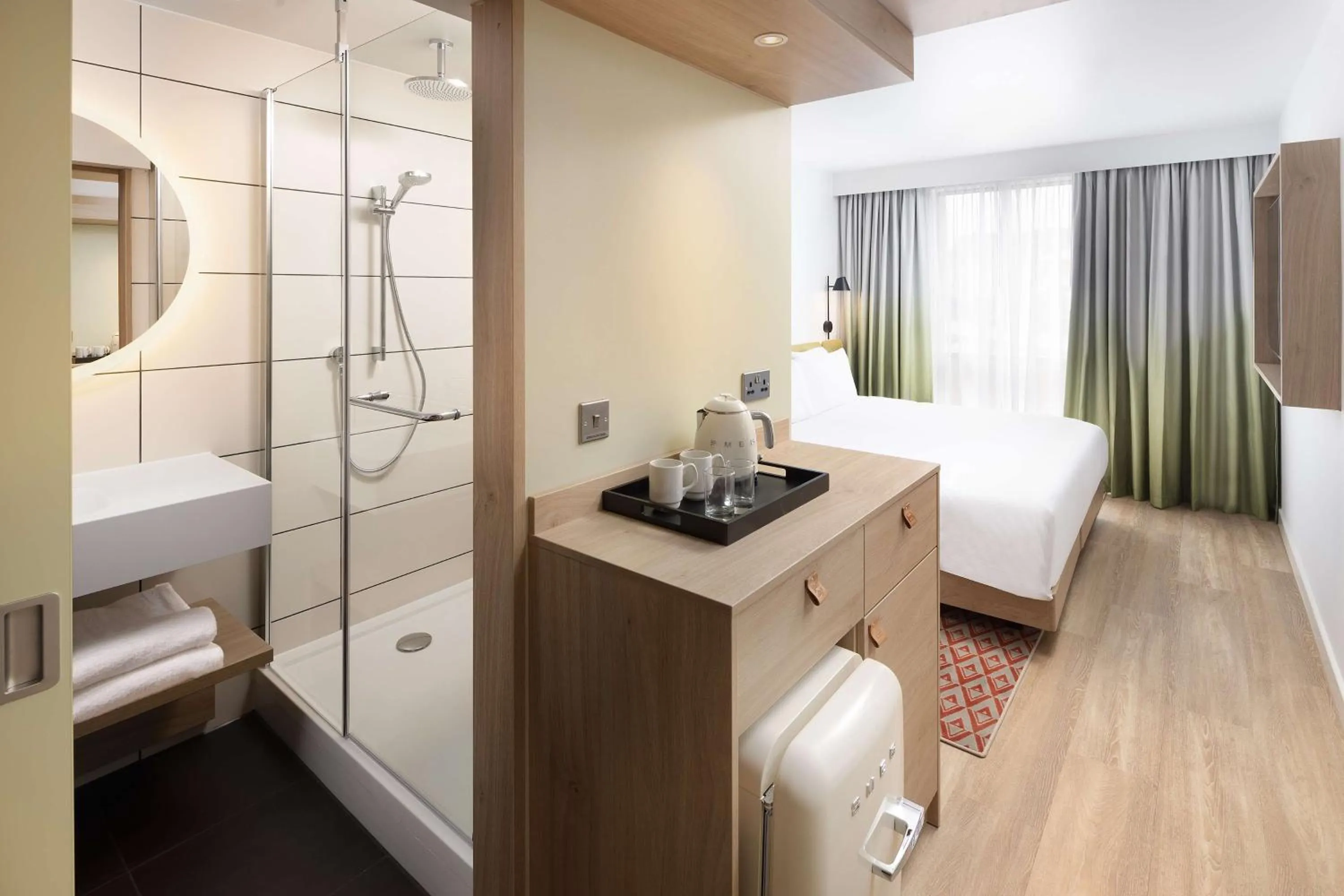 Bathroom, Bed in Hampton By Hilton Rochdale