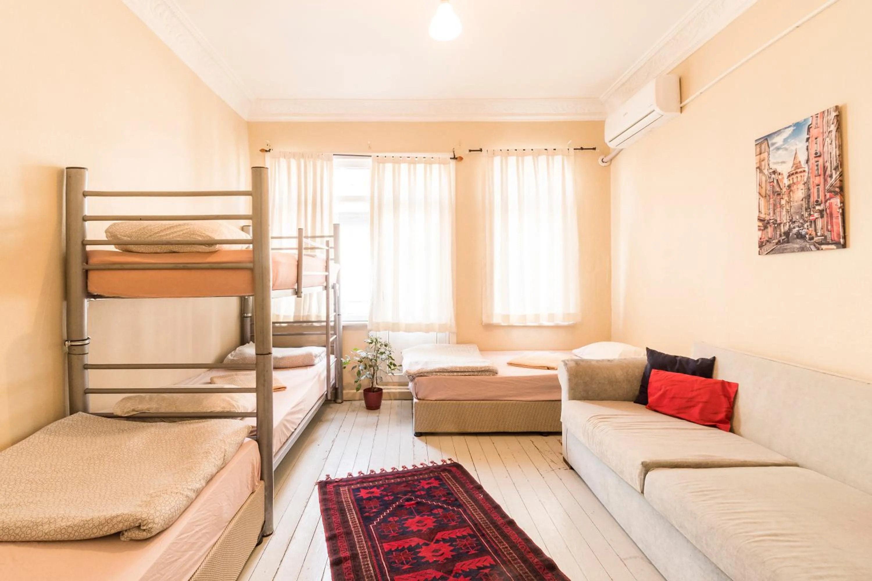 Family Room with Shared Bathroom in Levanten Hostel