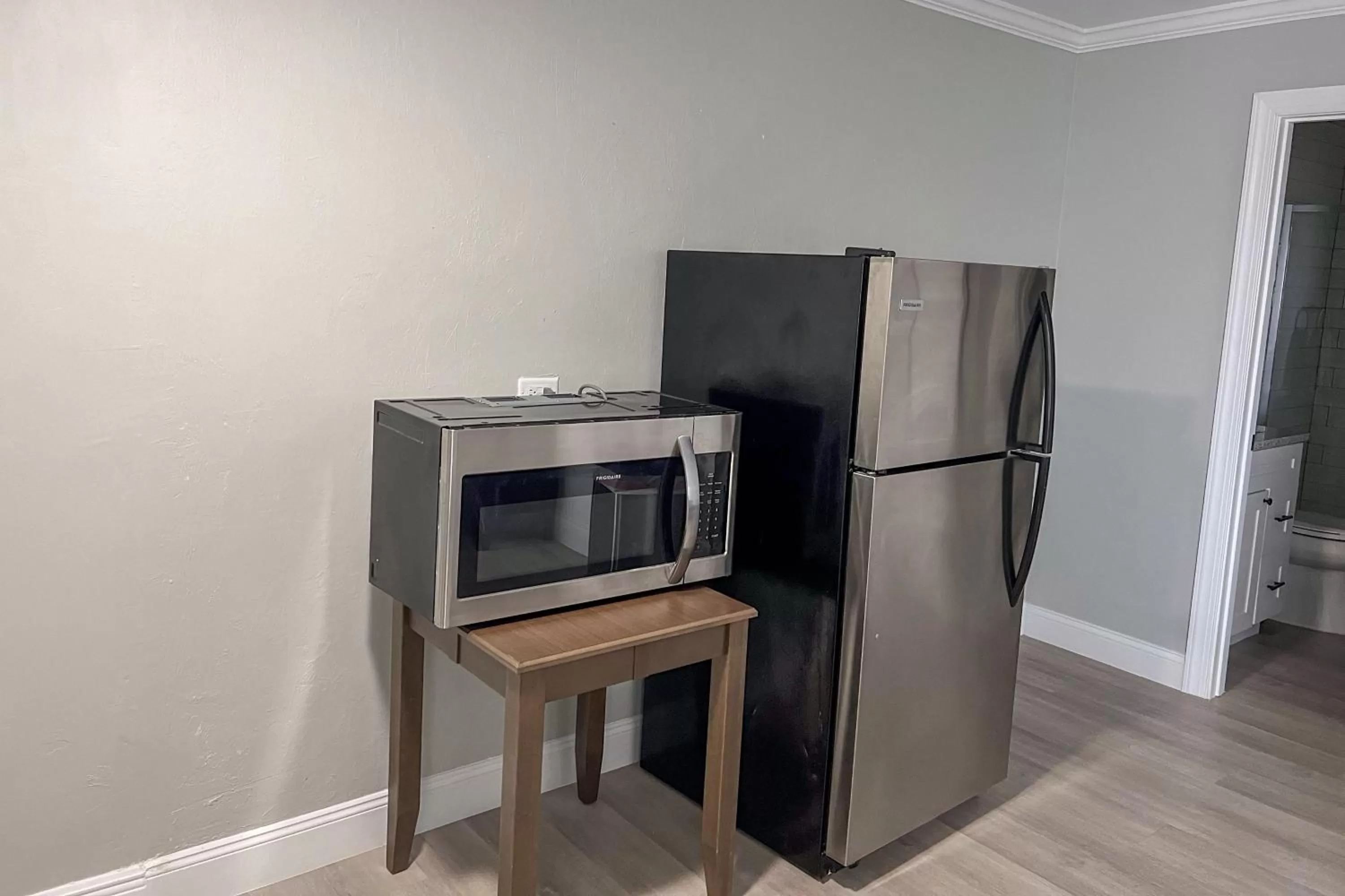 Kitchen or kitchenette in Marco Island Lakeside Inn