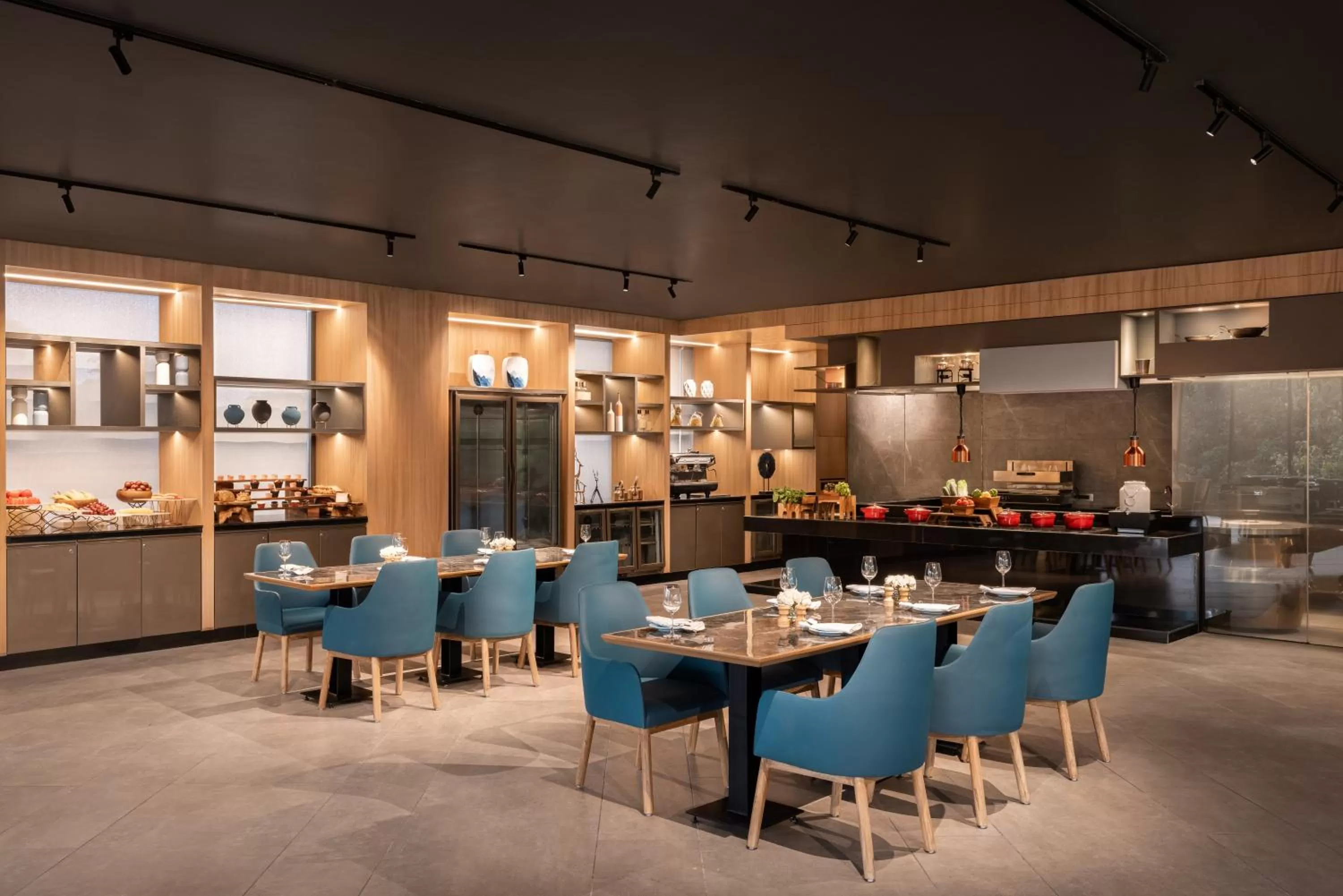 Restaurant/places to eat in Novotel Chandigarh Tribune Chowk