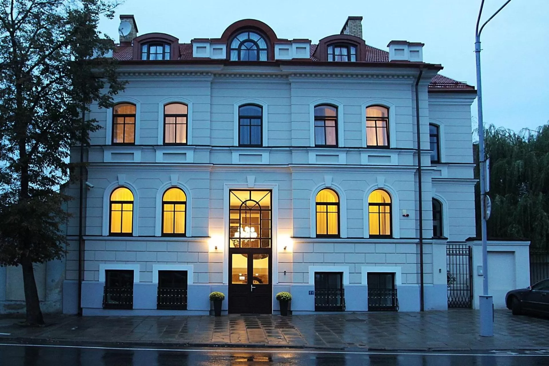 Property building in Moon Garden Old Town Hotel
