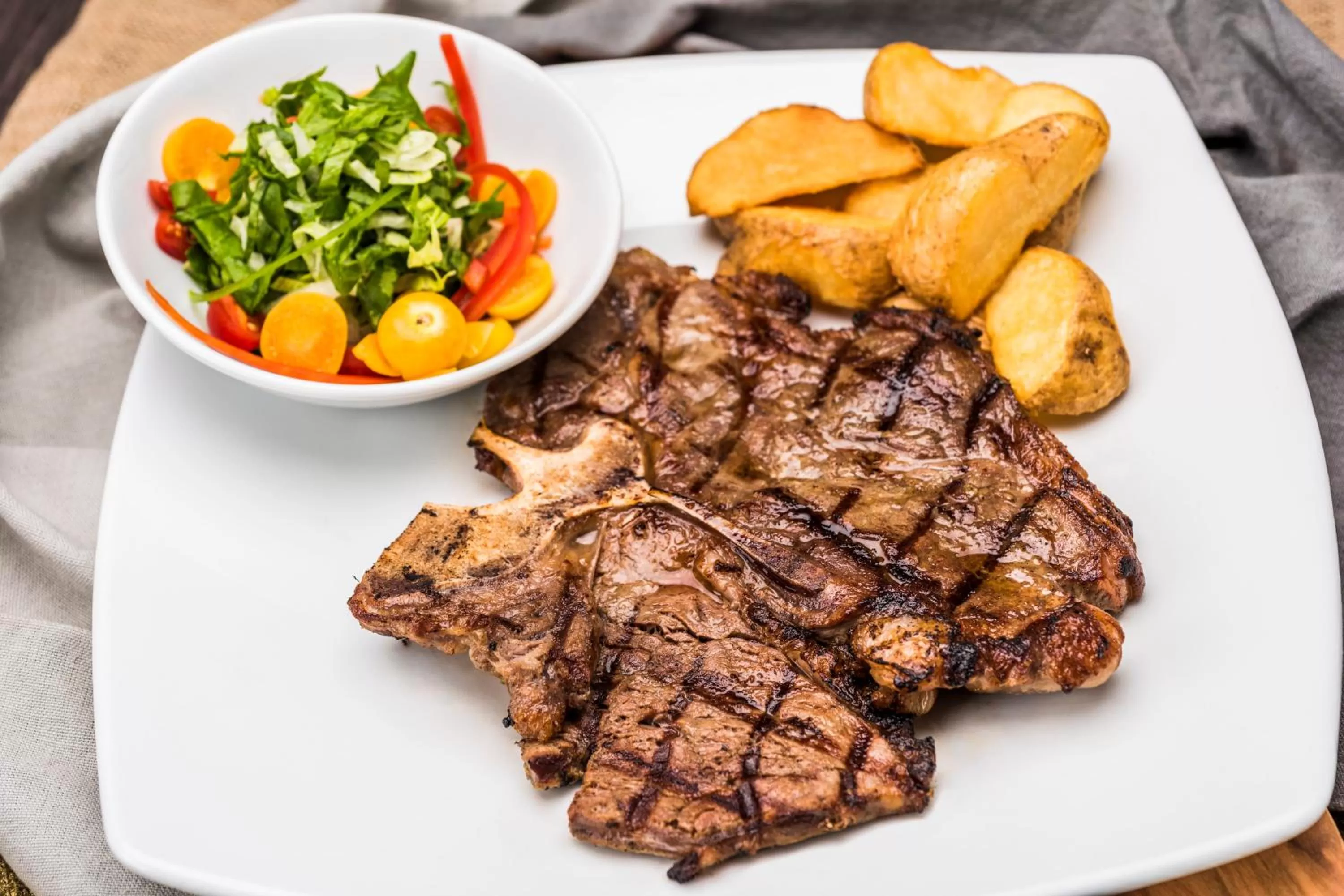 Restaurant/places to eat in Crowne Plaza Barranquilla by IHG