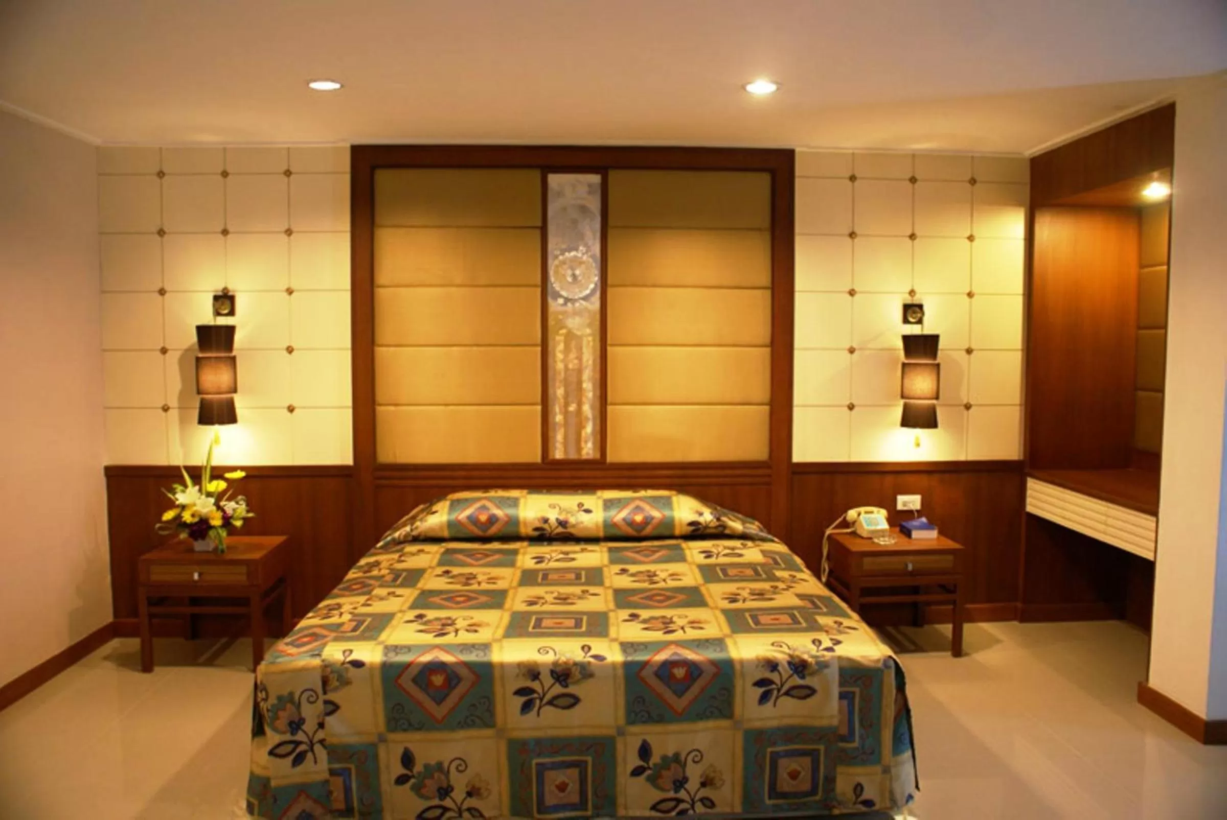 Bed in Royal Twins Palace Hotel