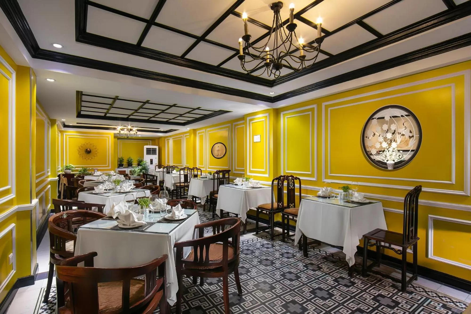 Restaurant/places to eat in Lavender Central Hotel & Spa Hanoi
