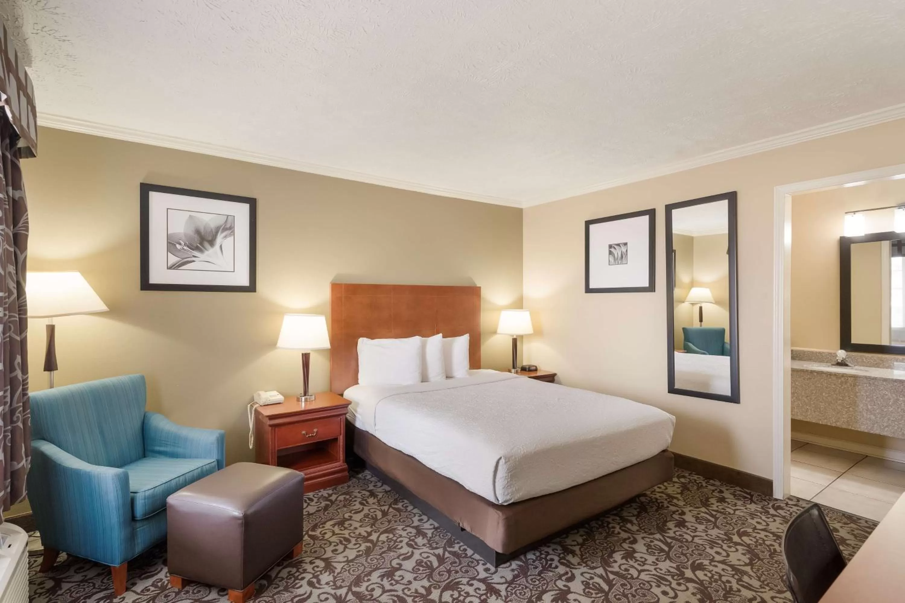 Bedroom in Best Western Conway