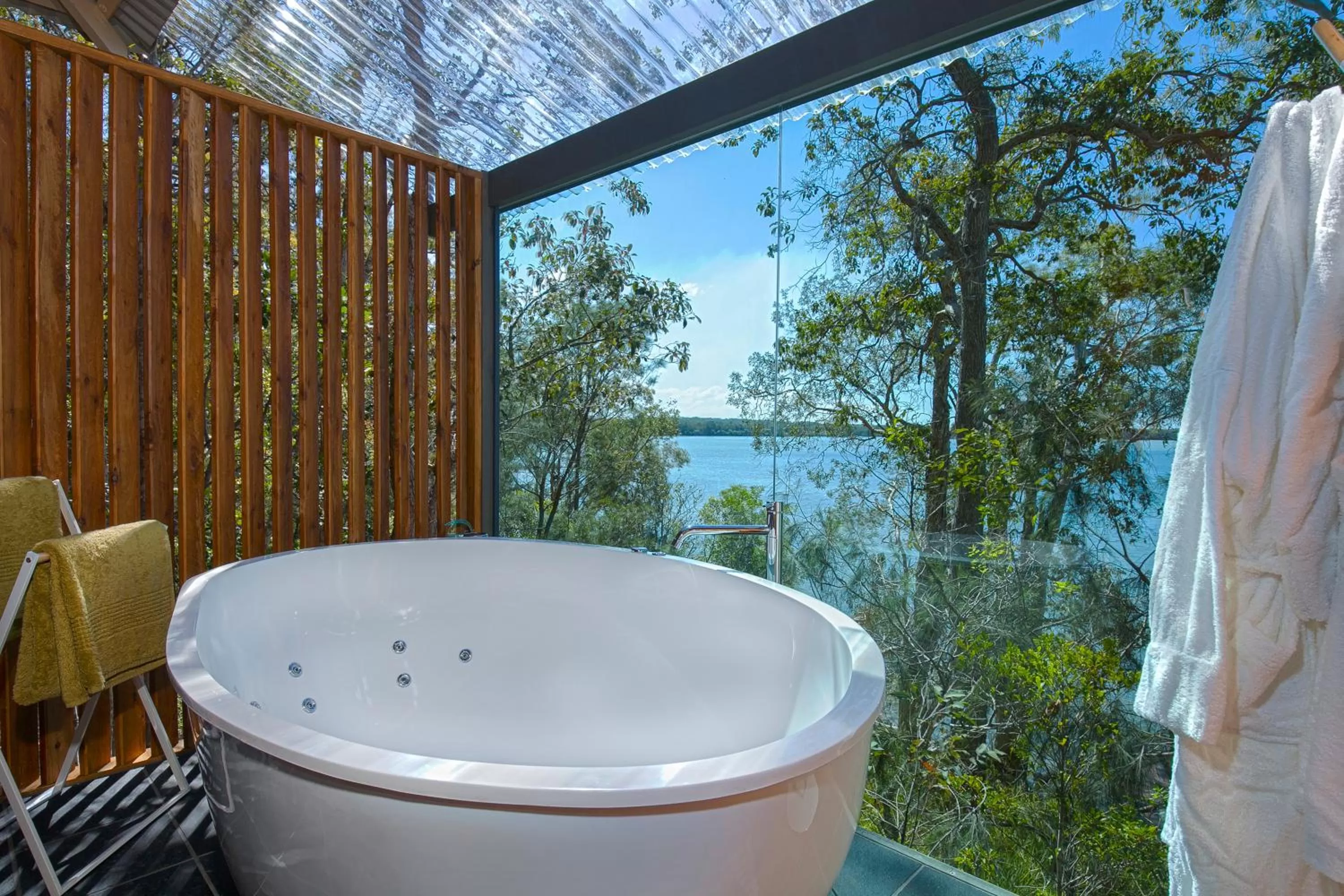Hot Tub in Eumarella Shores Noosa Lake Retreat