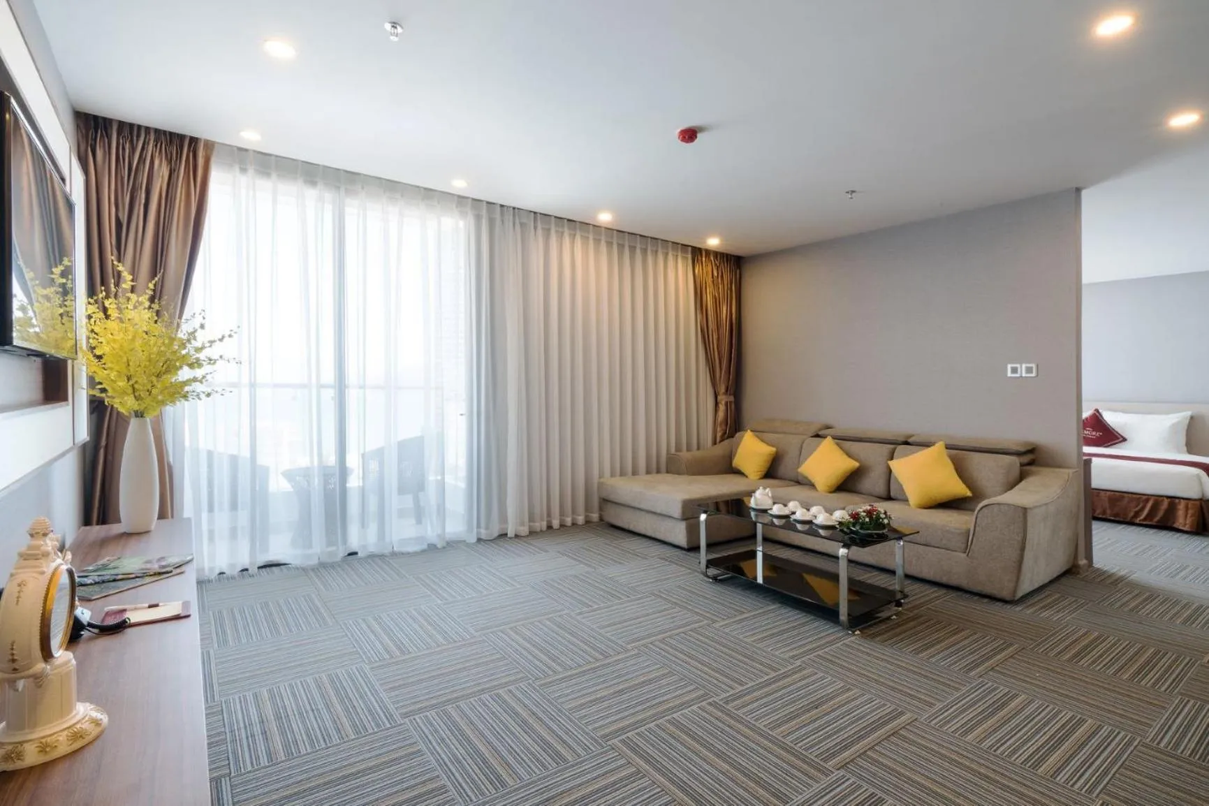 TV and multimedia in LeMore Hotel Nha Trang