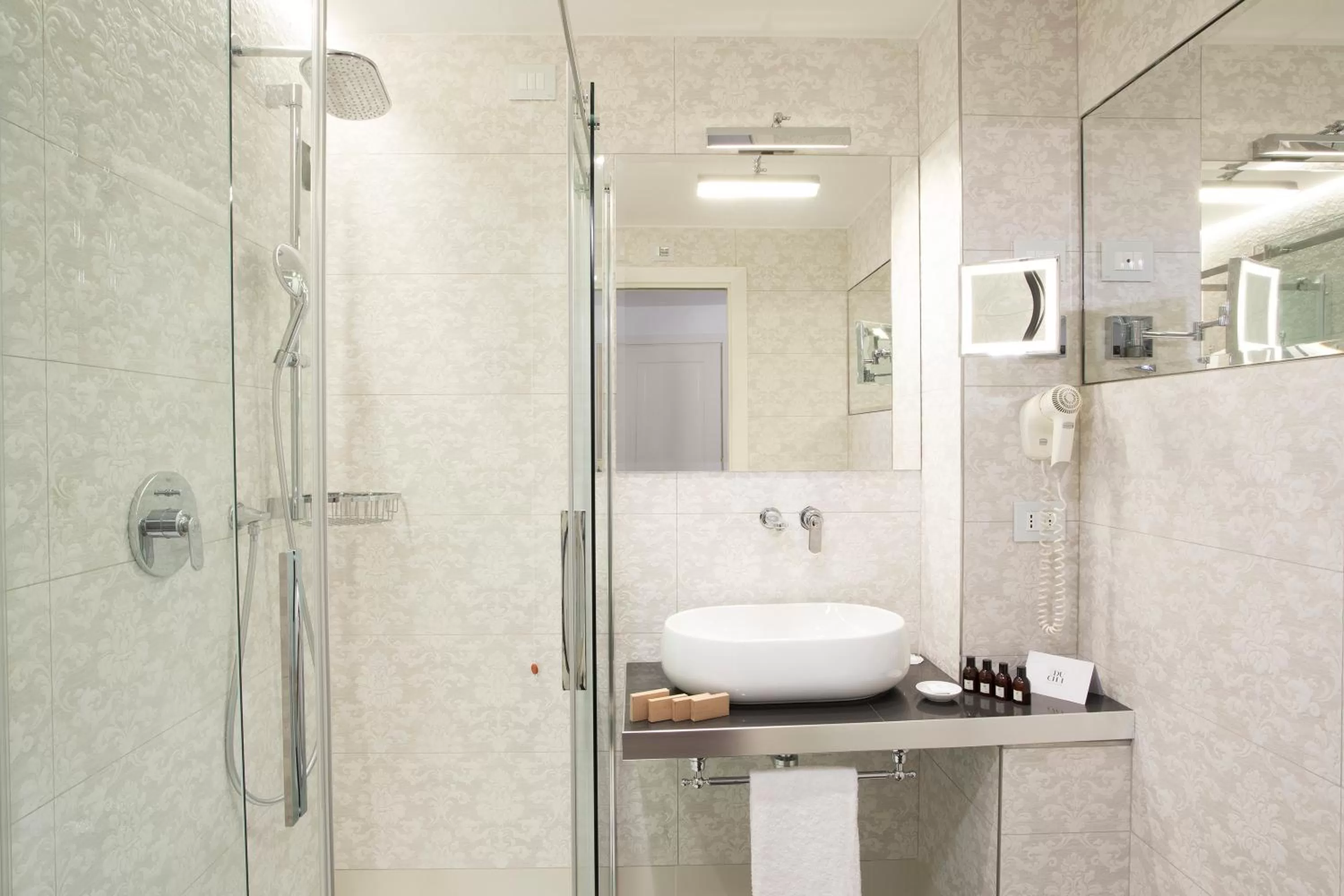 Bathroom in Grand Hotel Duchi d'Aosta