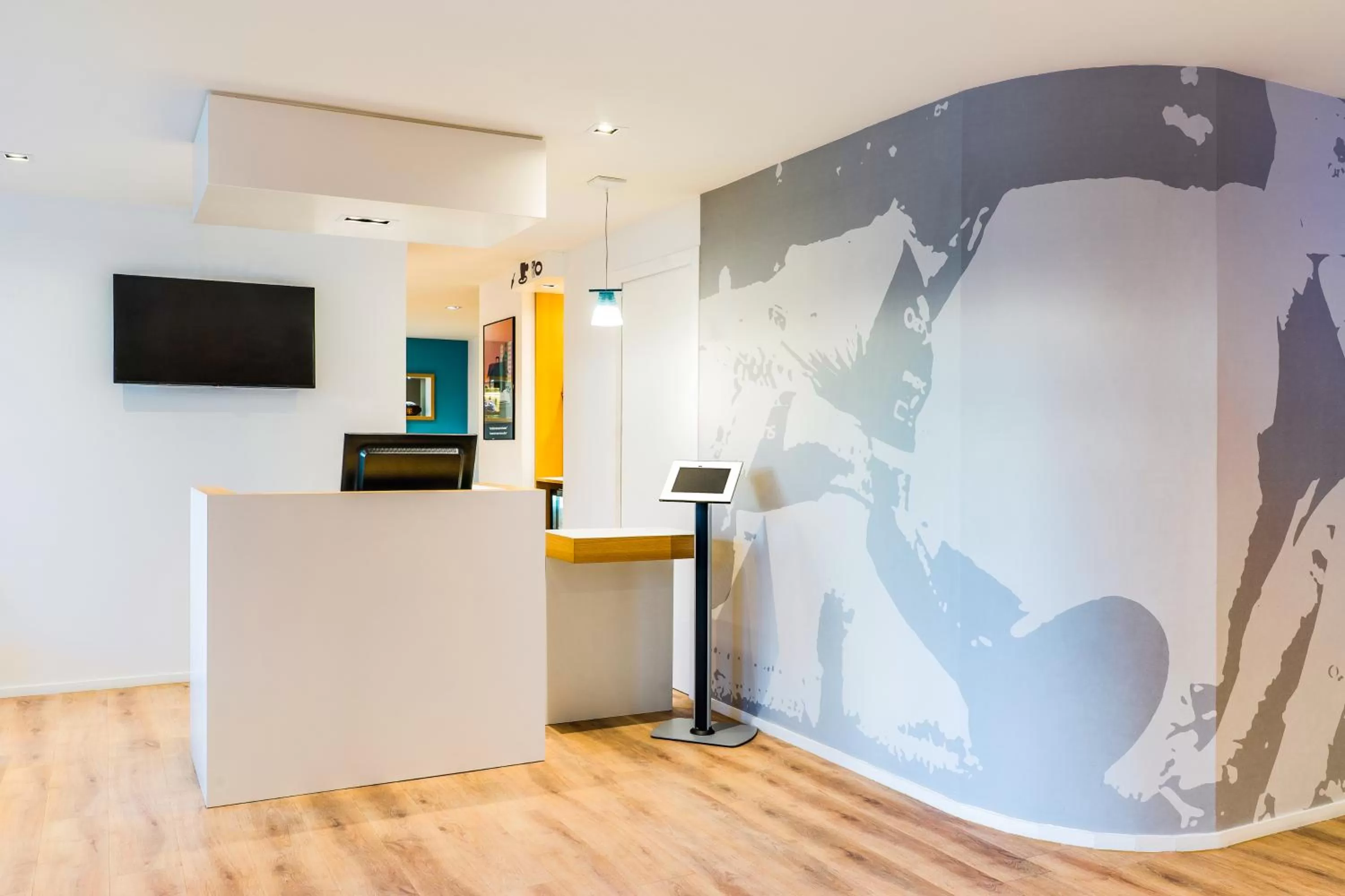 Lobby or reception in ibis Styles Toulouse Nord Sesquieres