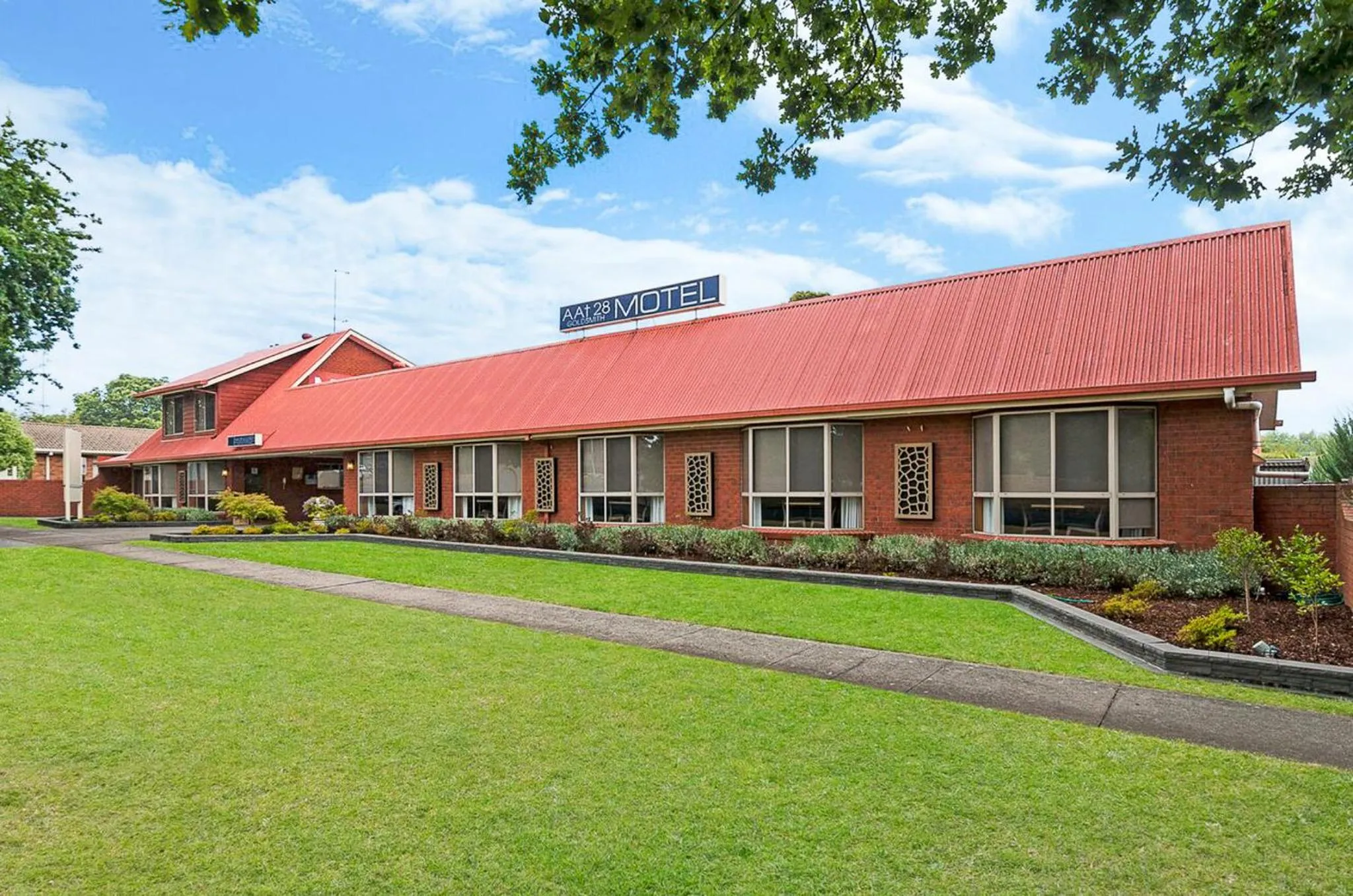 Property building in AAt 28 Goldsmith Motel