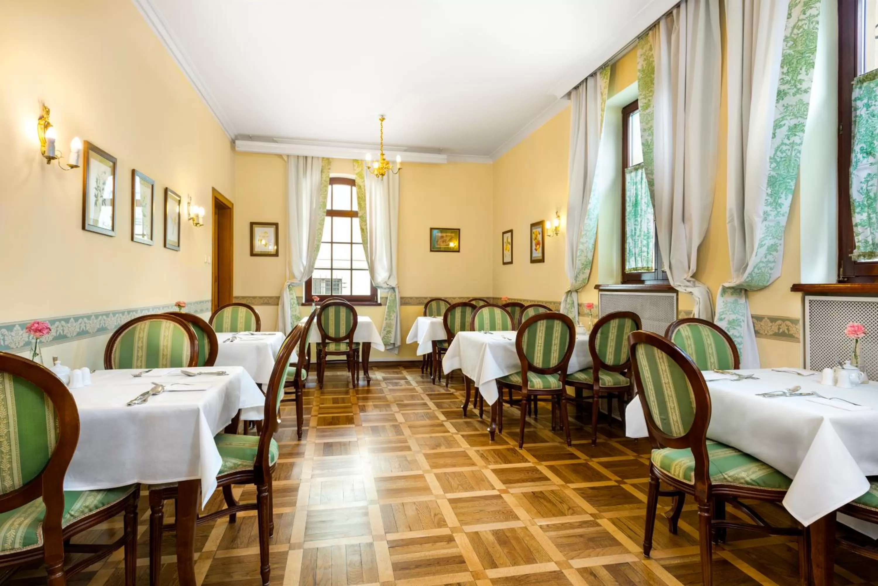 Restaurant/places to eat in Hotel Maltański