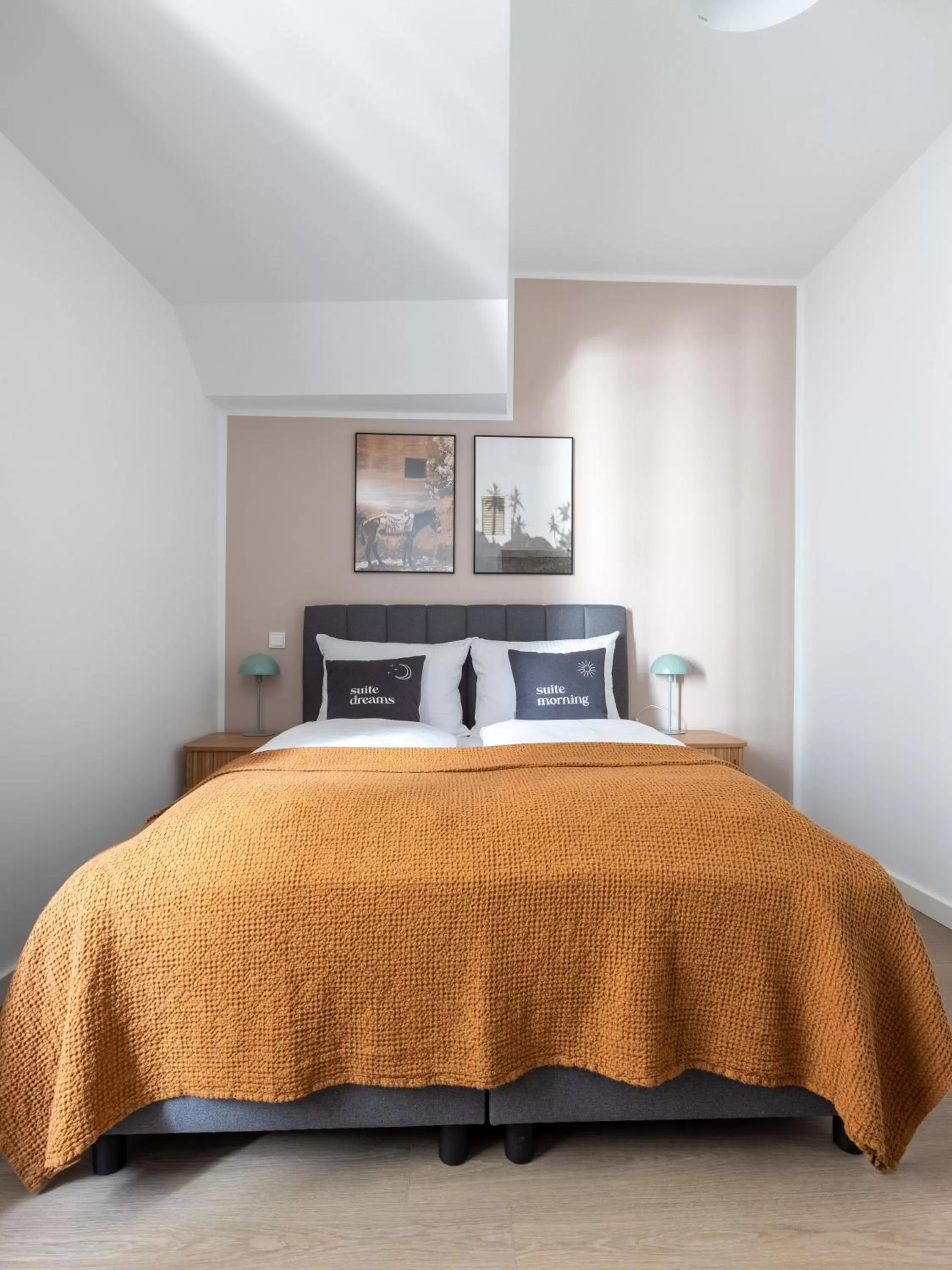 Bed in Limehome Berlin Luise Henriette Str - Digital Access