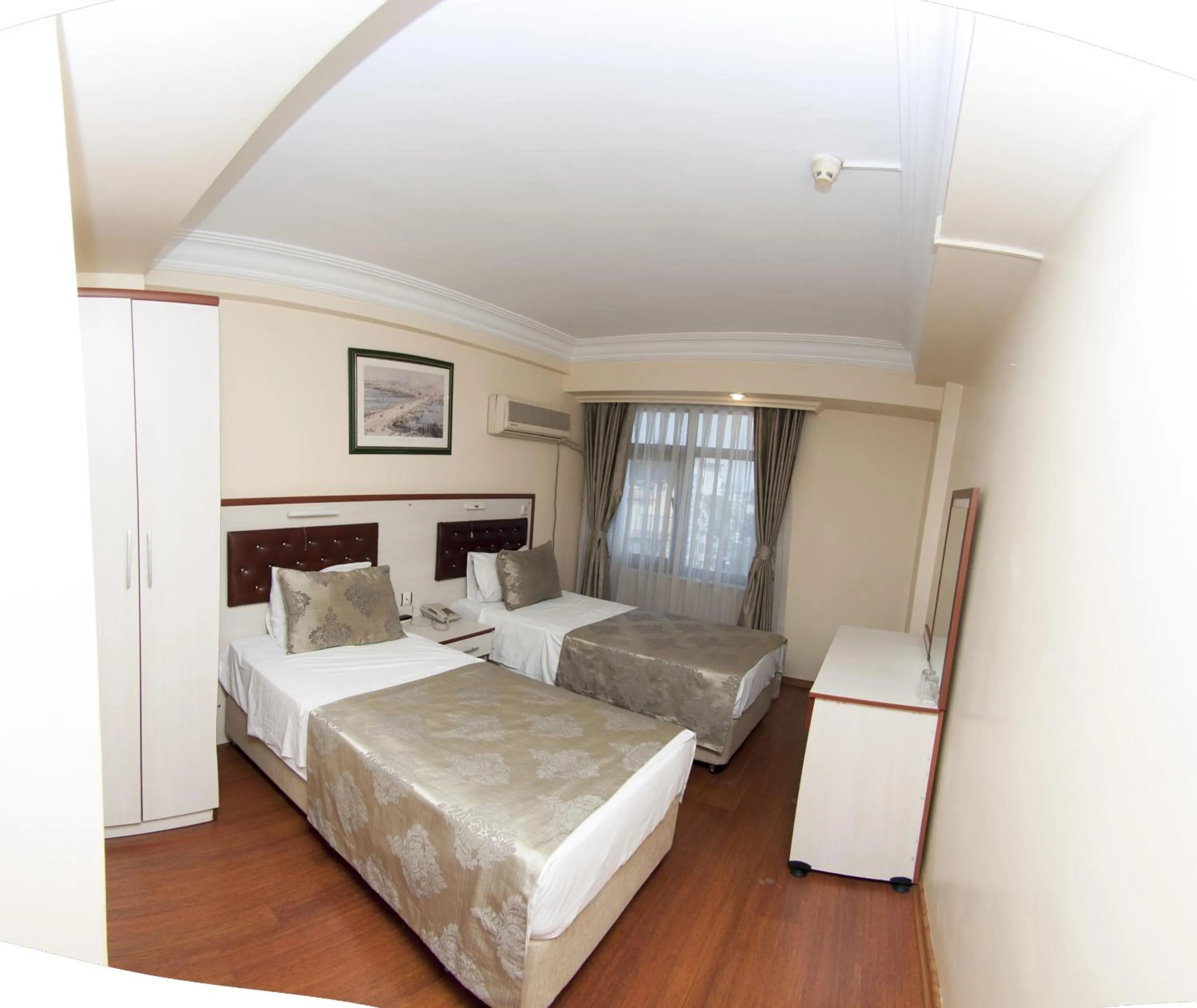 Photo of the whole room, Bed in Tayhan Hotel