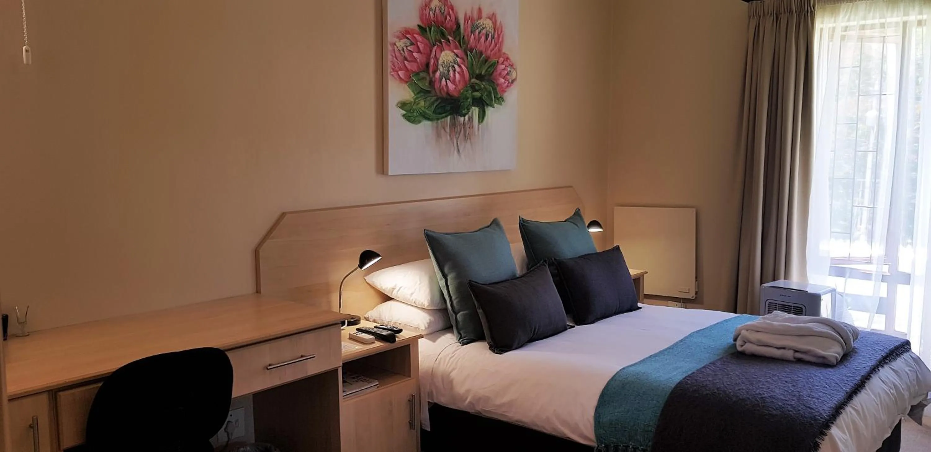 Bedroom, Bed in Riversong Guest House