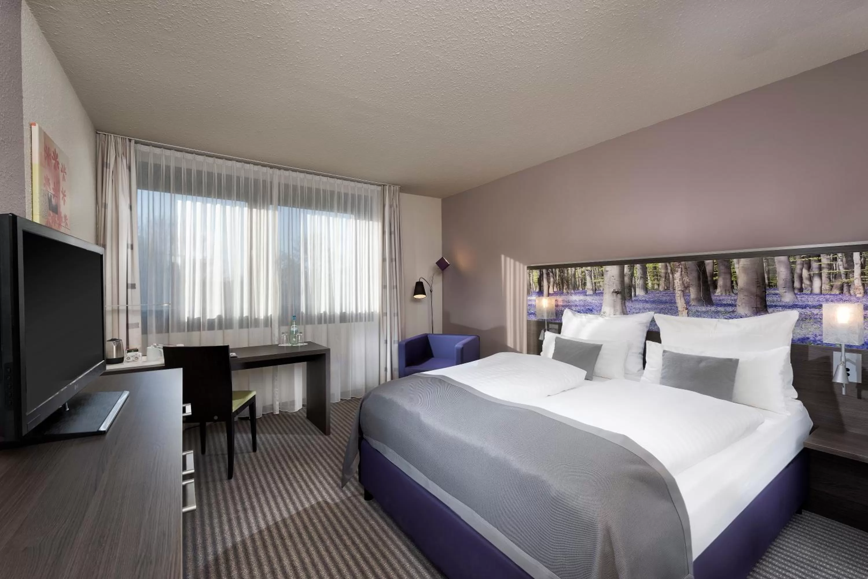 Photo of the whole room, Bed in Mercure Düsseldorf Airport