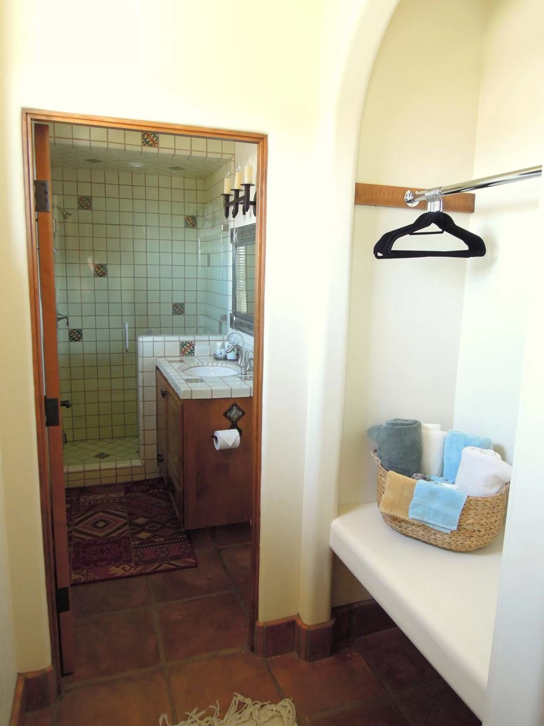 Shower, Bathroom in Croad Vineyards - The Inn