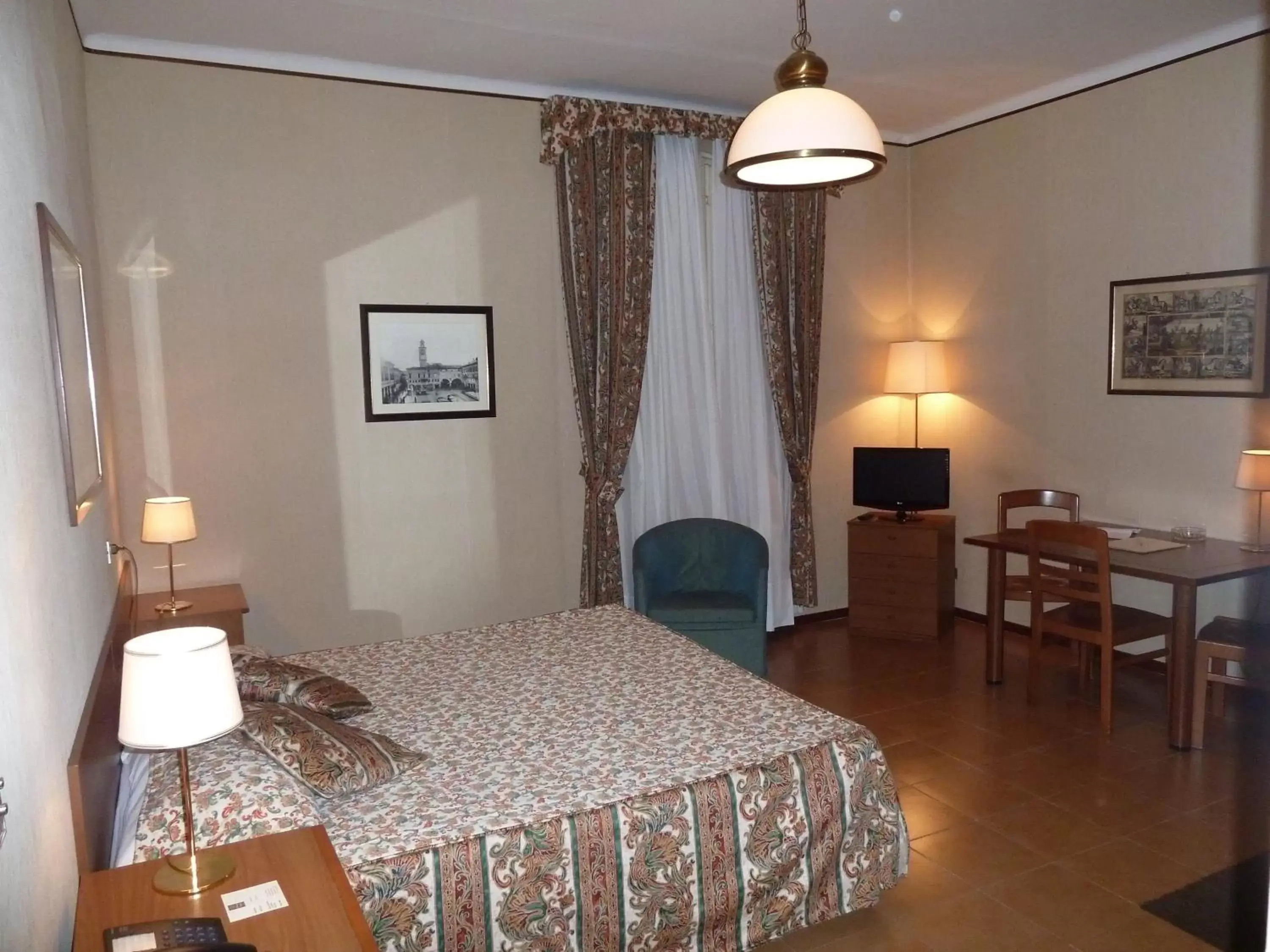 Economy Double or Twin Room in Albergo Reggio Economy Double or Twin Room in Albergo Reggio