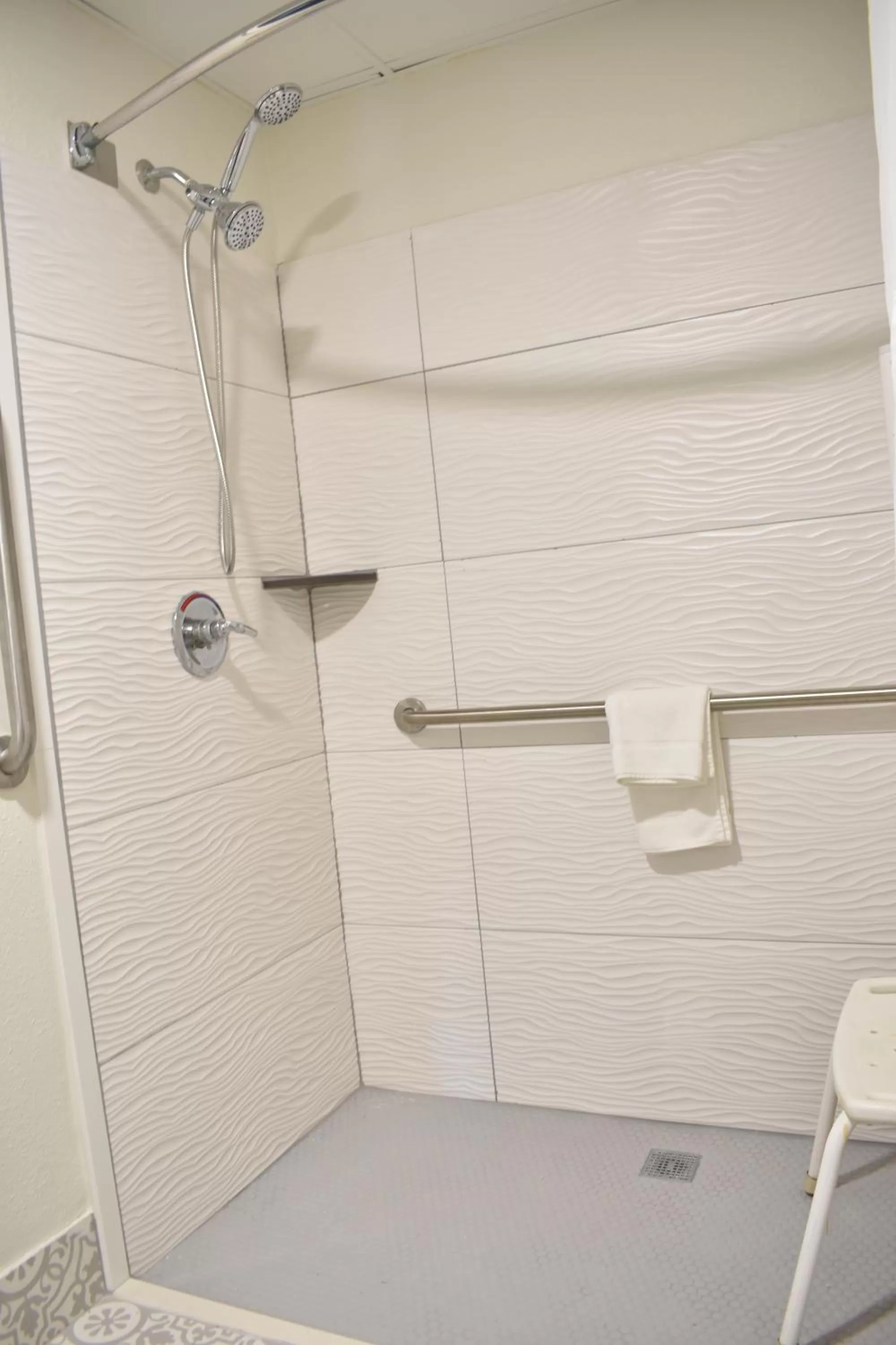 Shower in Clarion Pointe Vidalia - Lyons West