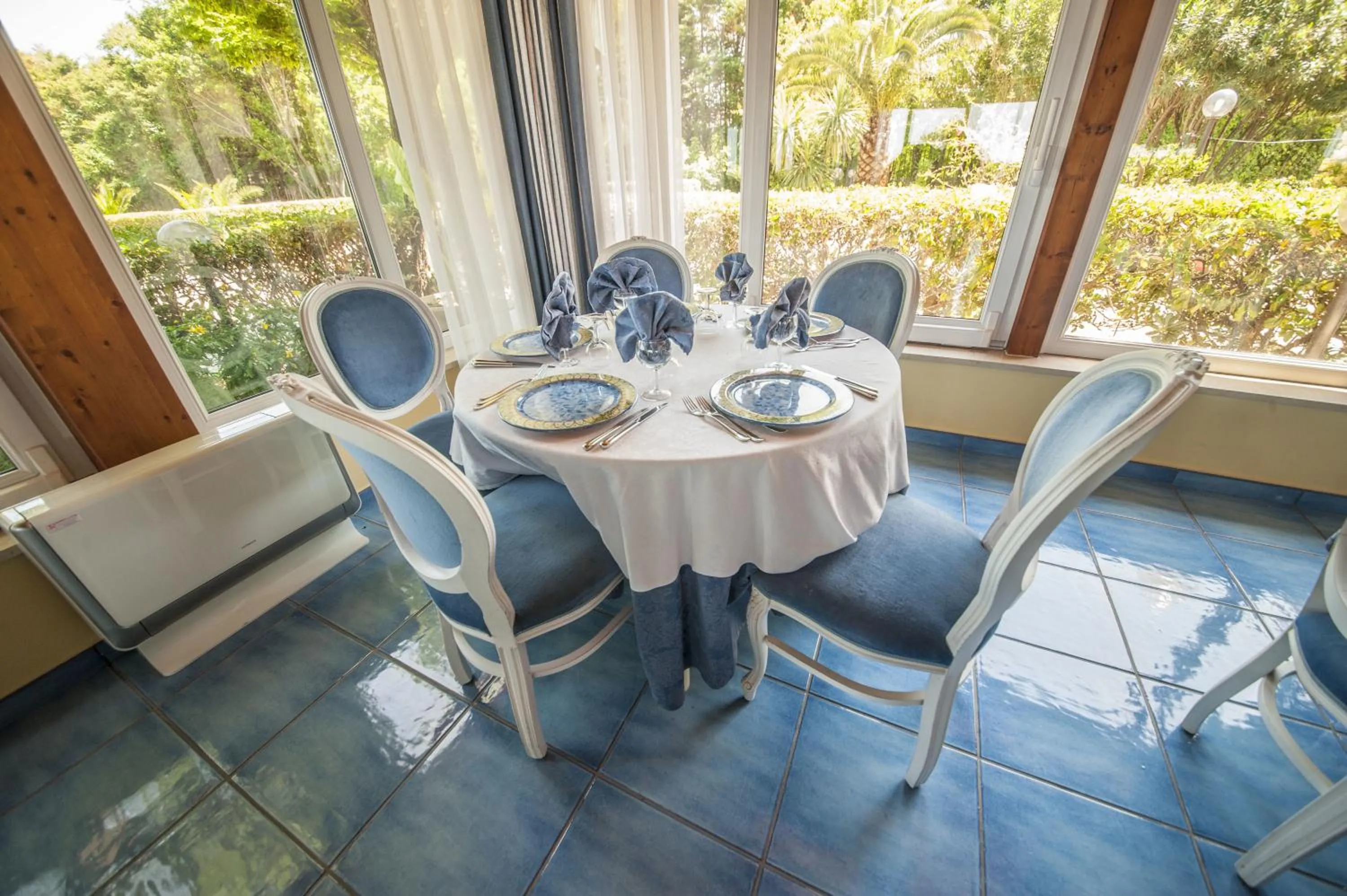 Restaurant/places to eat in Hotel Murano