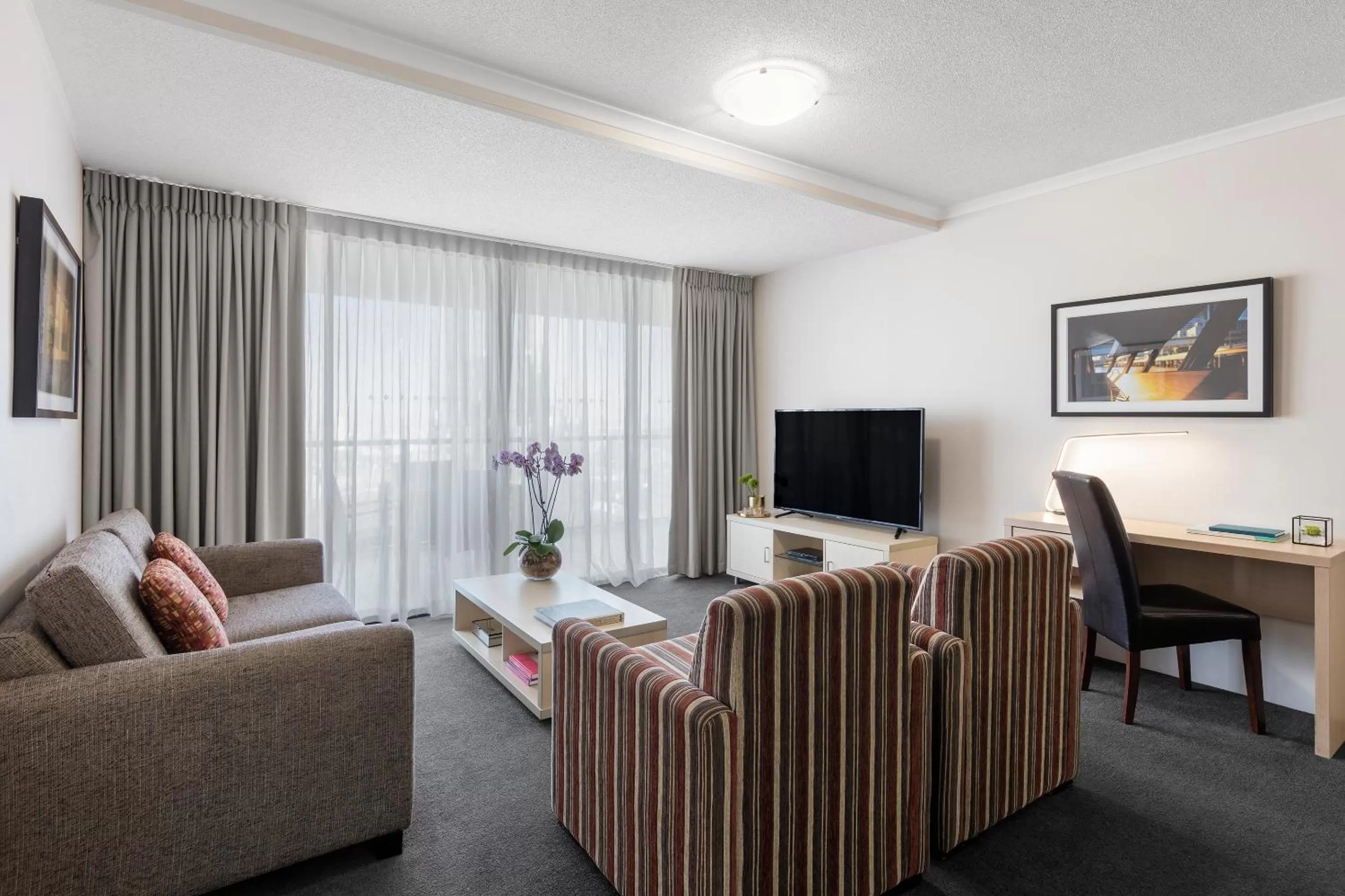 TV and multimedia in Oaks Brisbane River City Suites