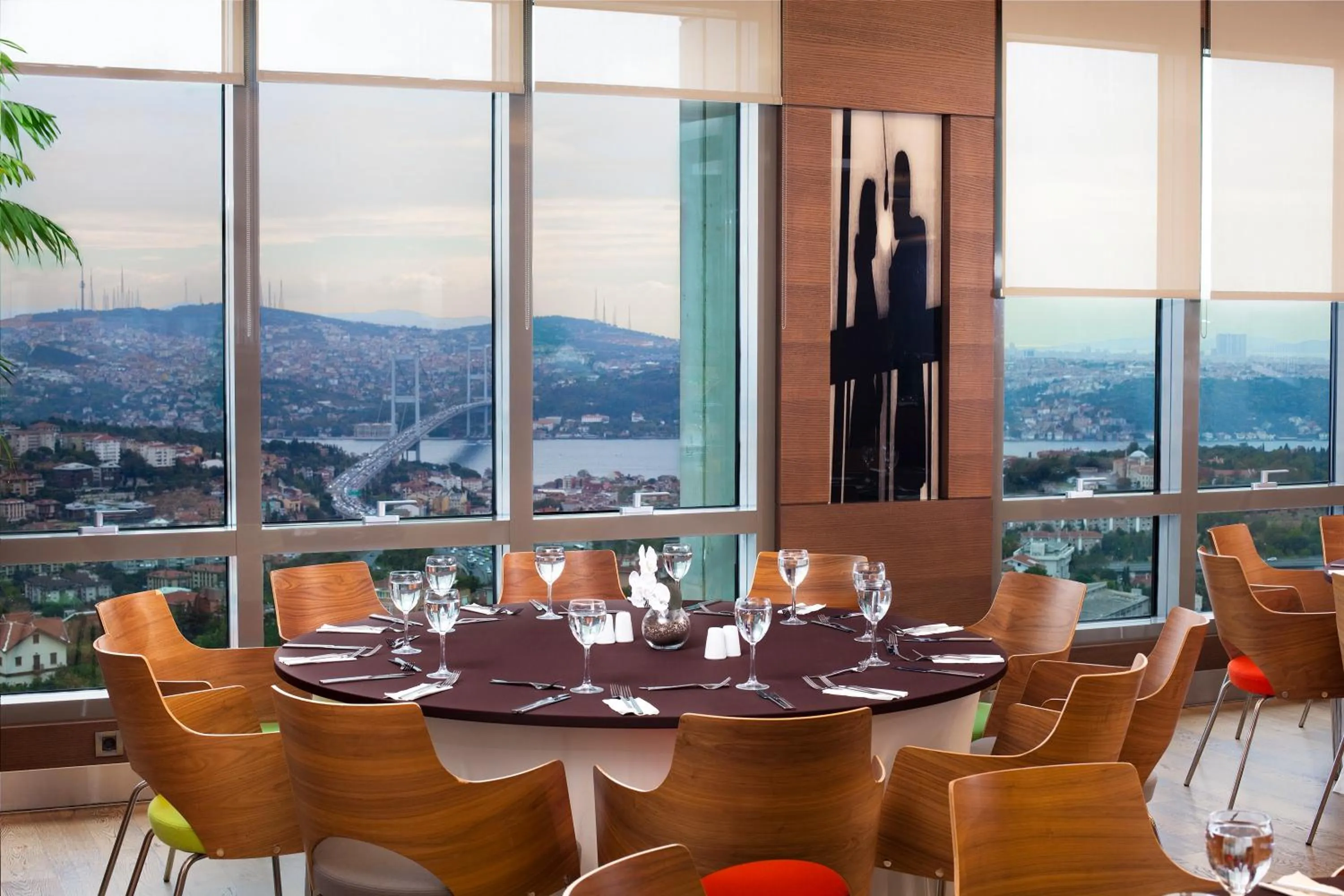 Restaurant/places to eat in Point Hotel Barbaros