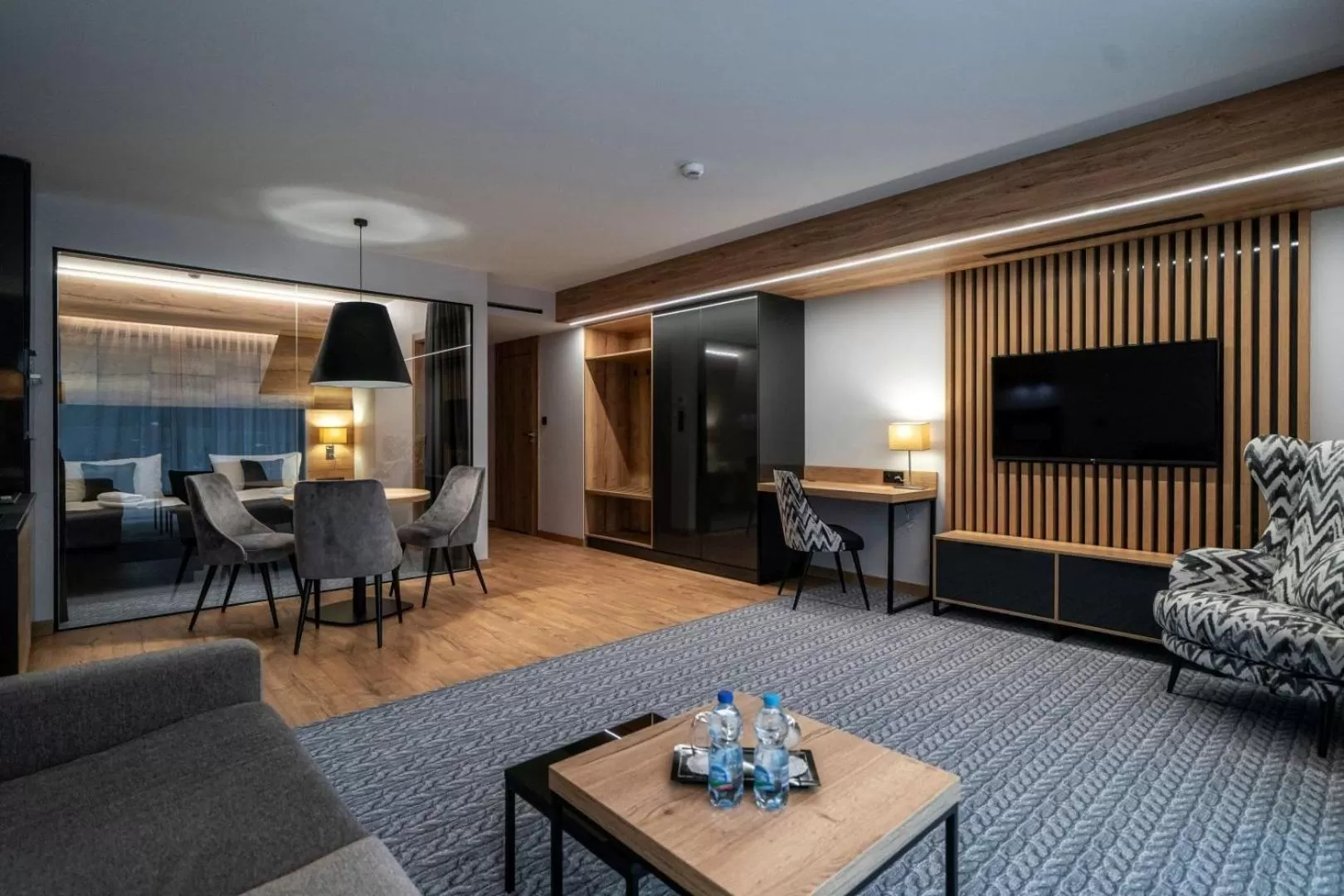 Communal lounge/ TV room in Hotel META Resort & Vine SPA