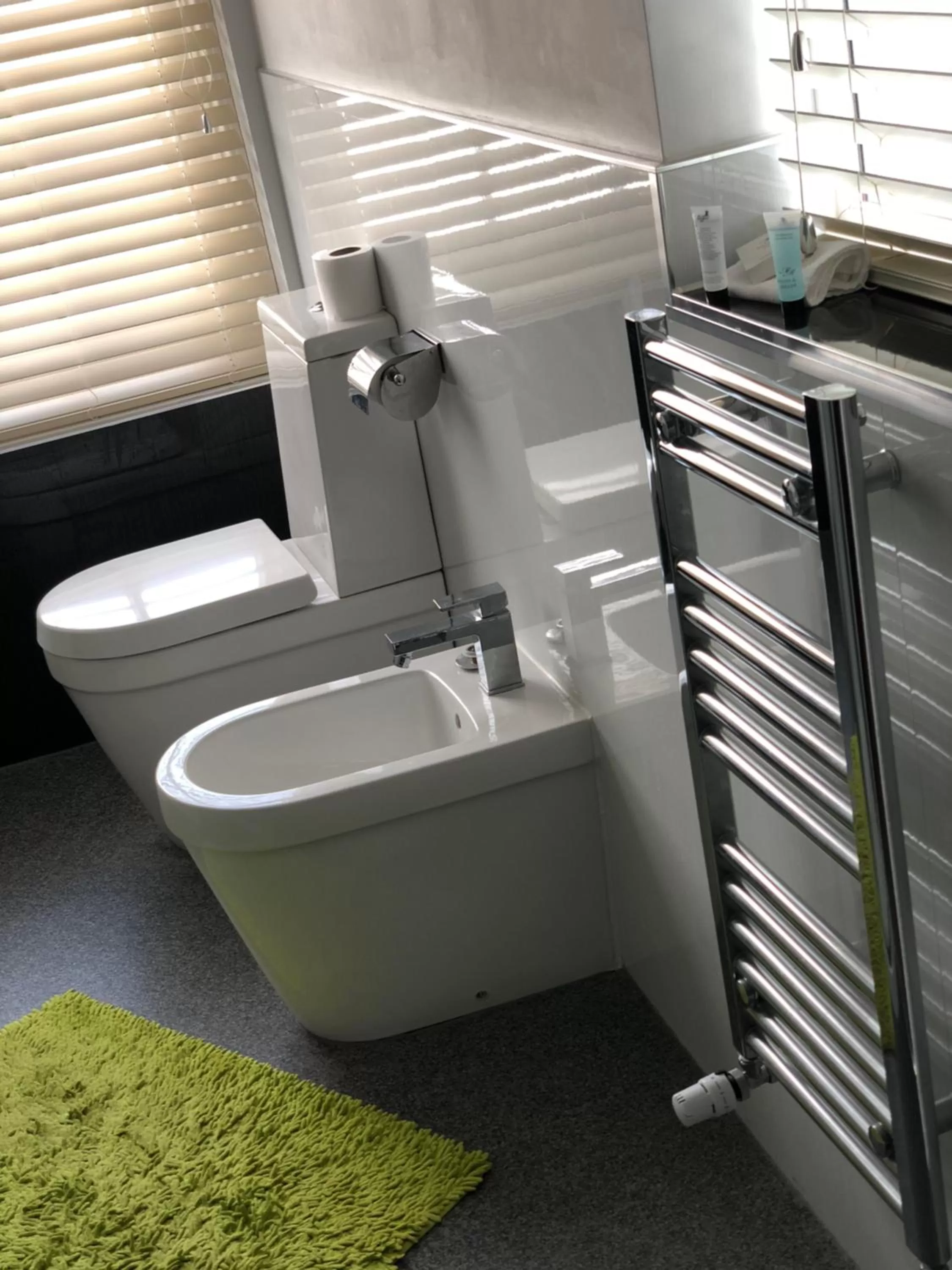 Shower in The Ship Leopard Hotel - No Children