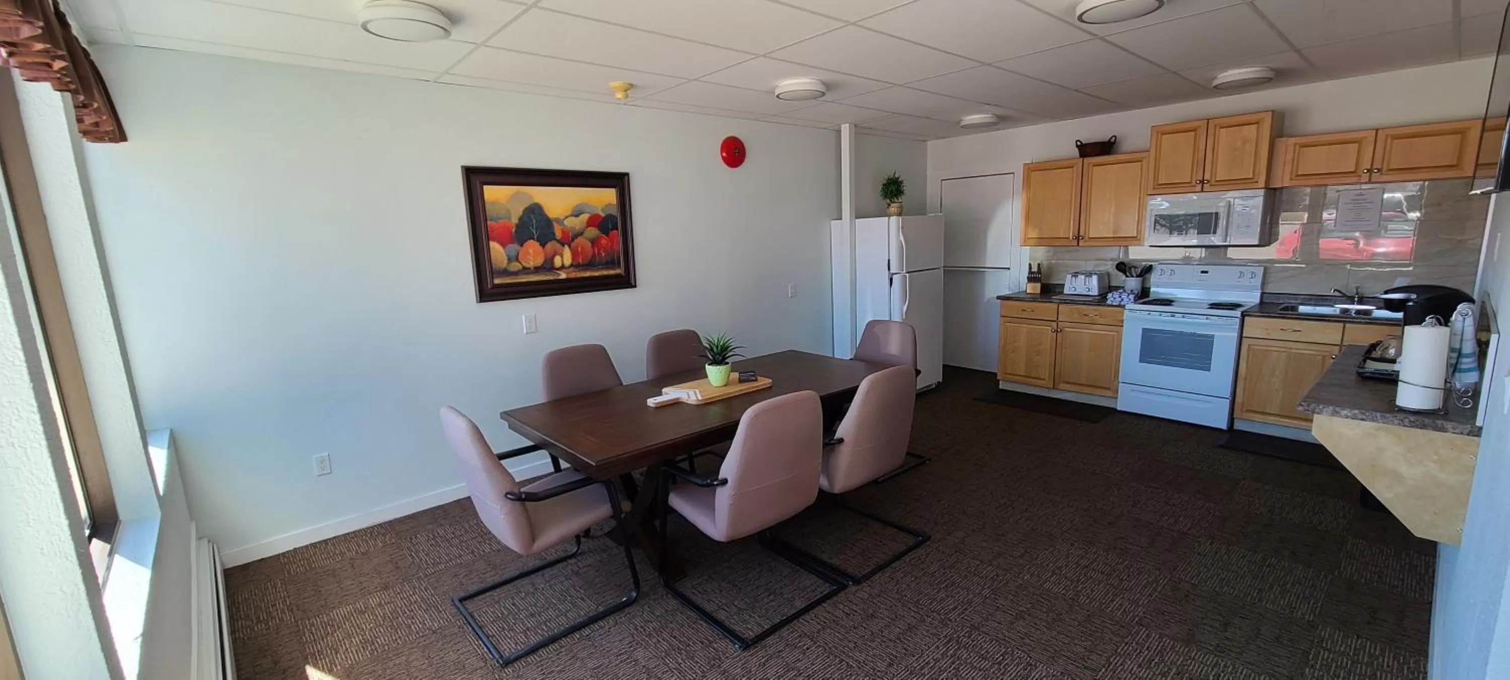 Dining Area in Onoway Inn and Suites