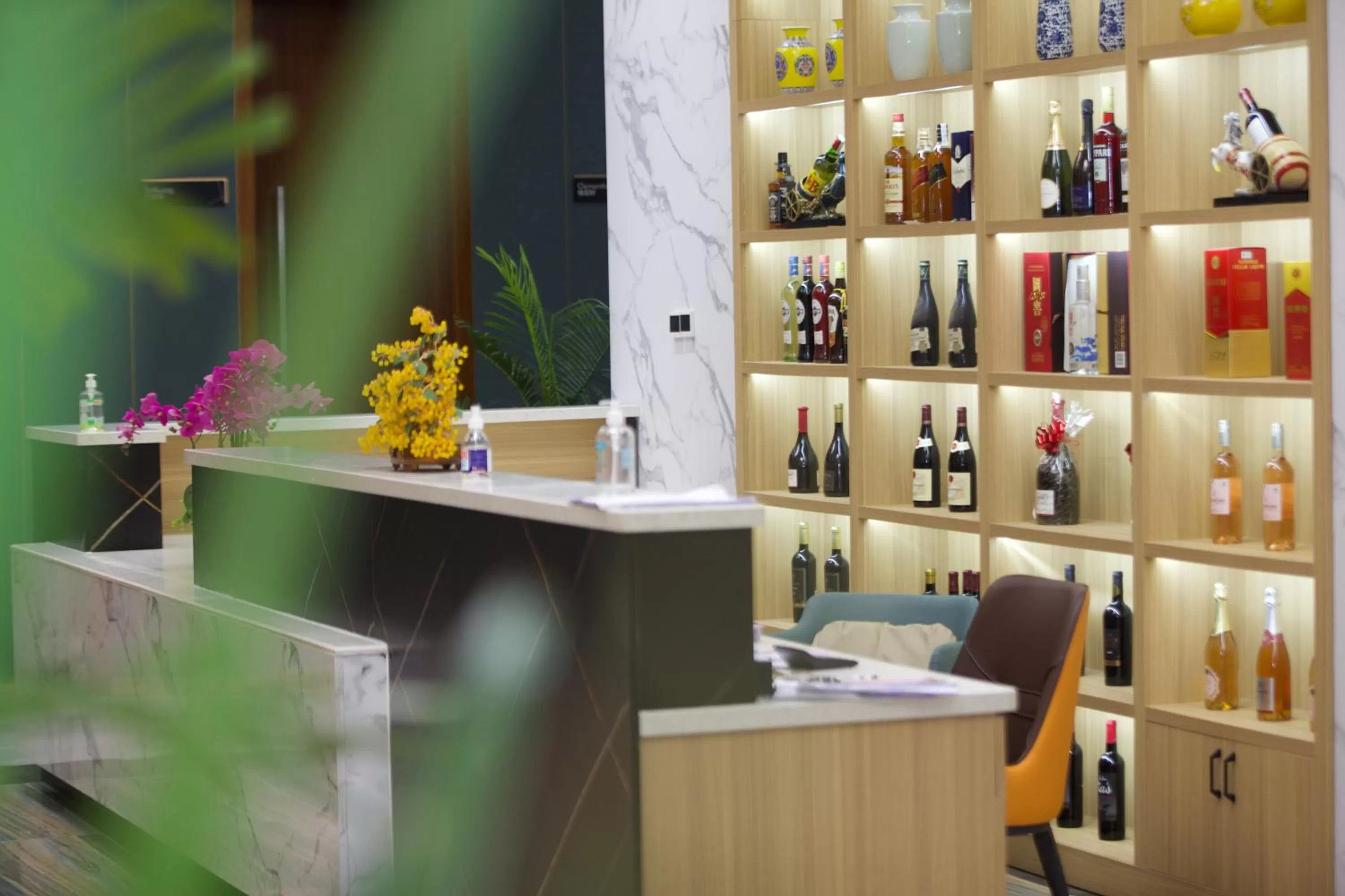 Lounge or bar in Hôtel FAMILLE MONDIALE