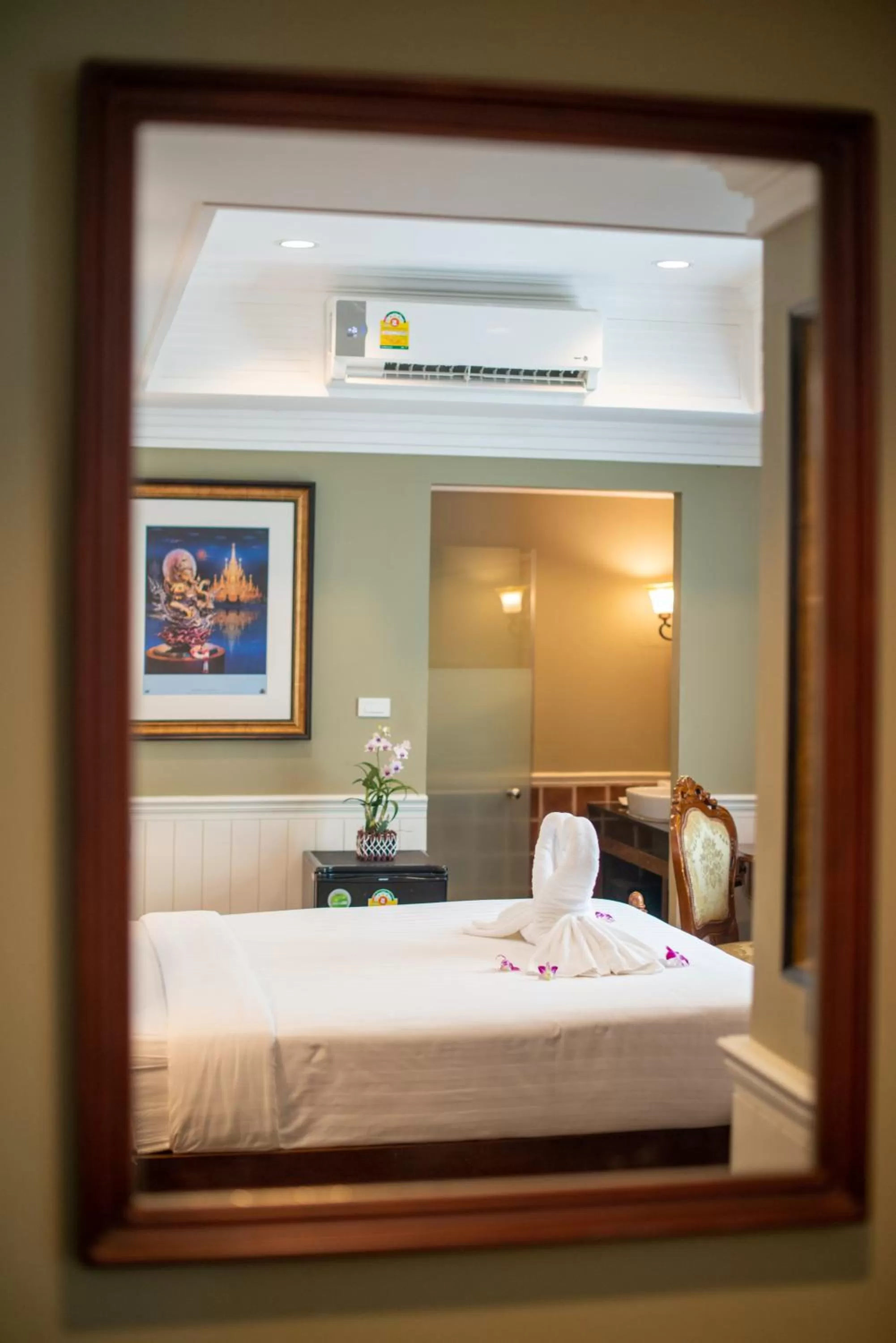 Bed in The Orchid House 153