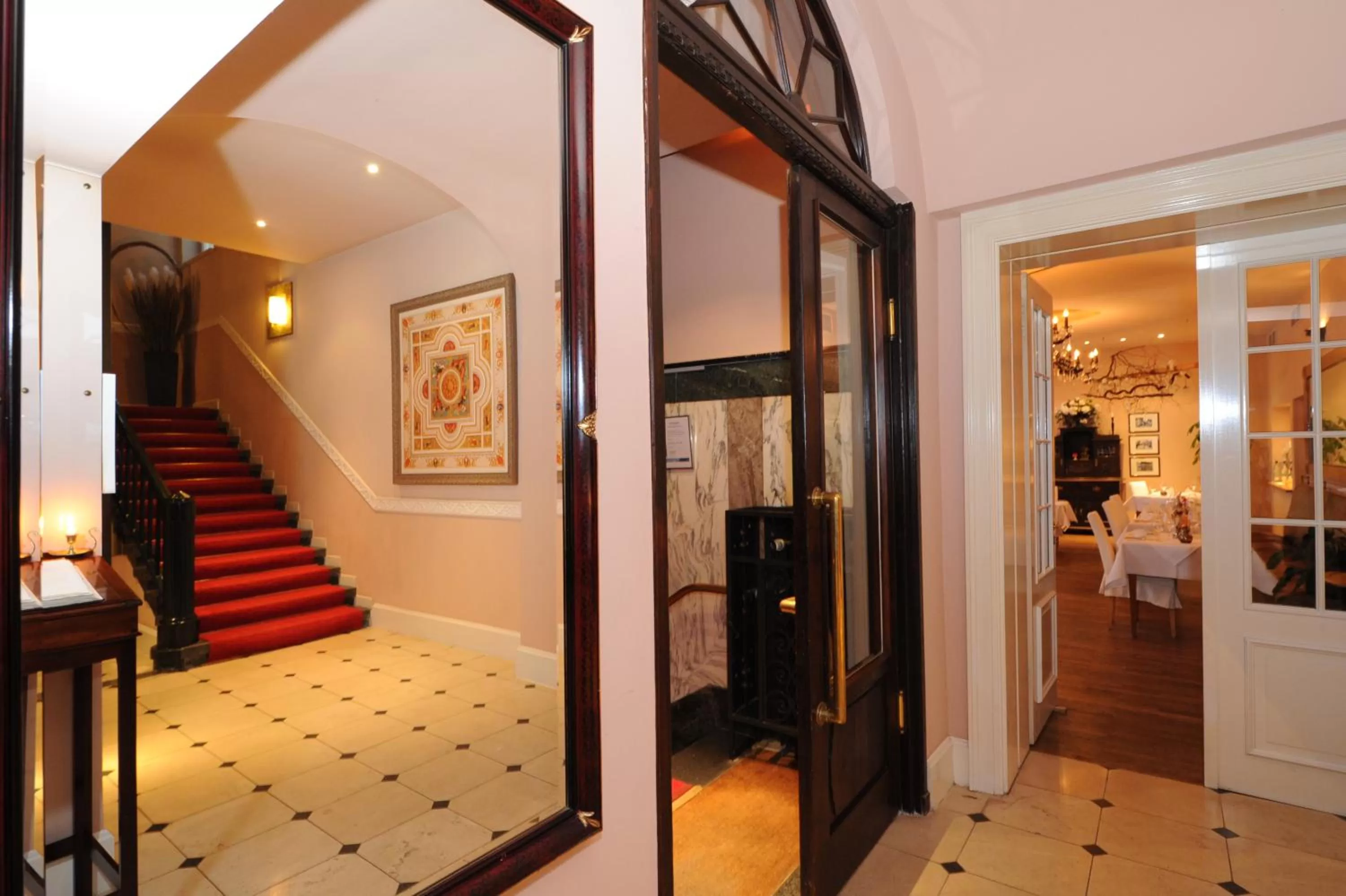 Decorative detail in Hotel Niederländischer Hof