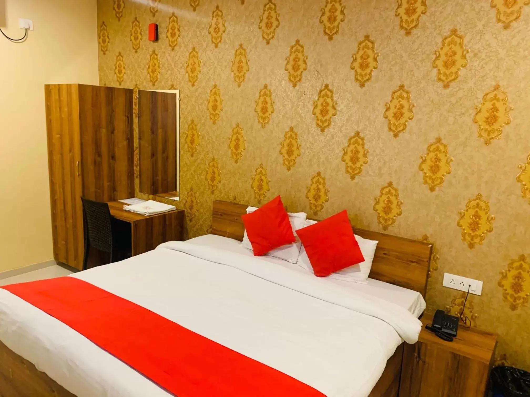 Deluxe Triple Room - single occupancy in Hotel Neelkanth Deluxe Triple Room - single occupancy in Hotel Neelkanth