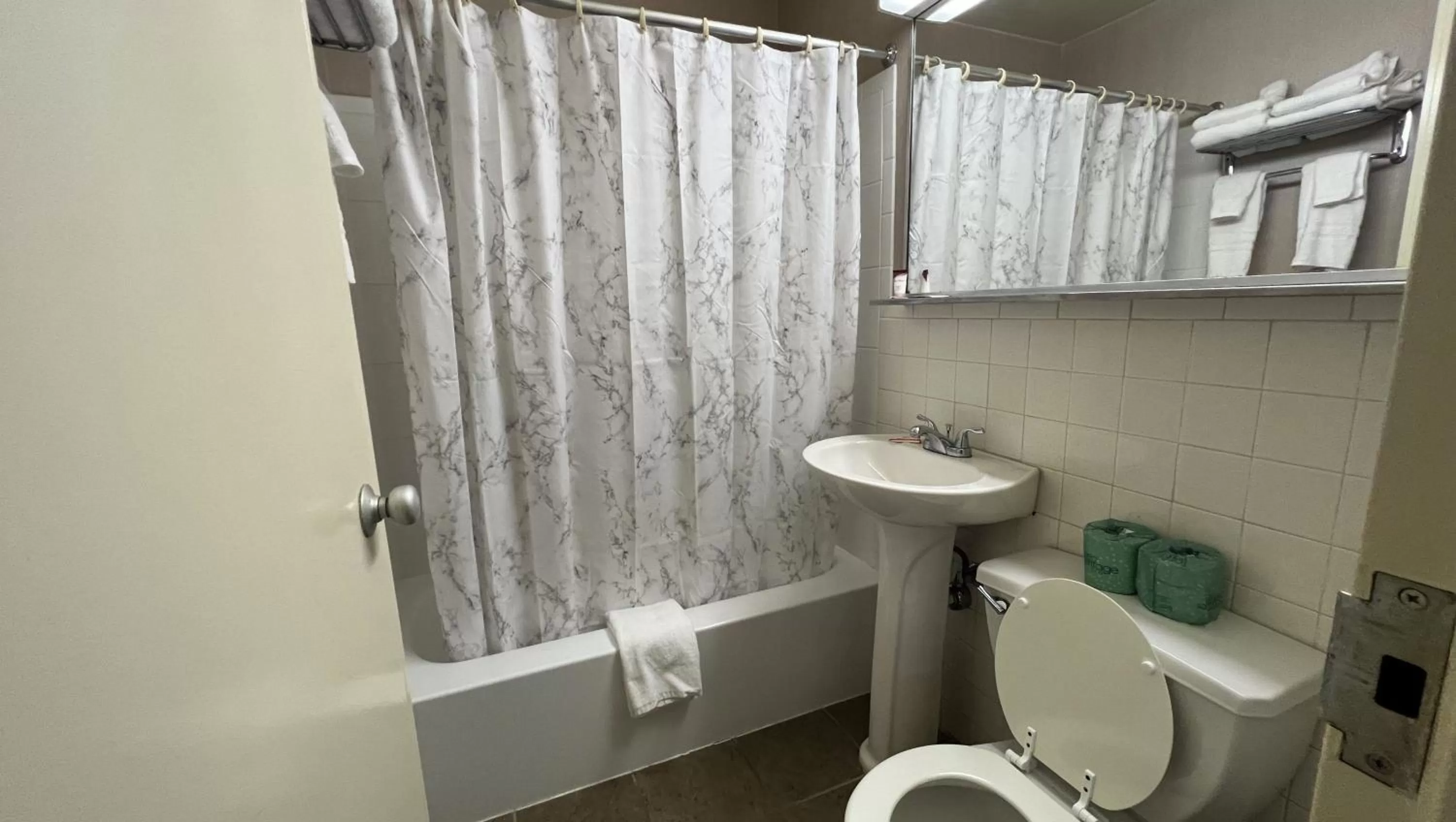 Bathroom in Magnuson Grand Harrisburg