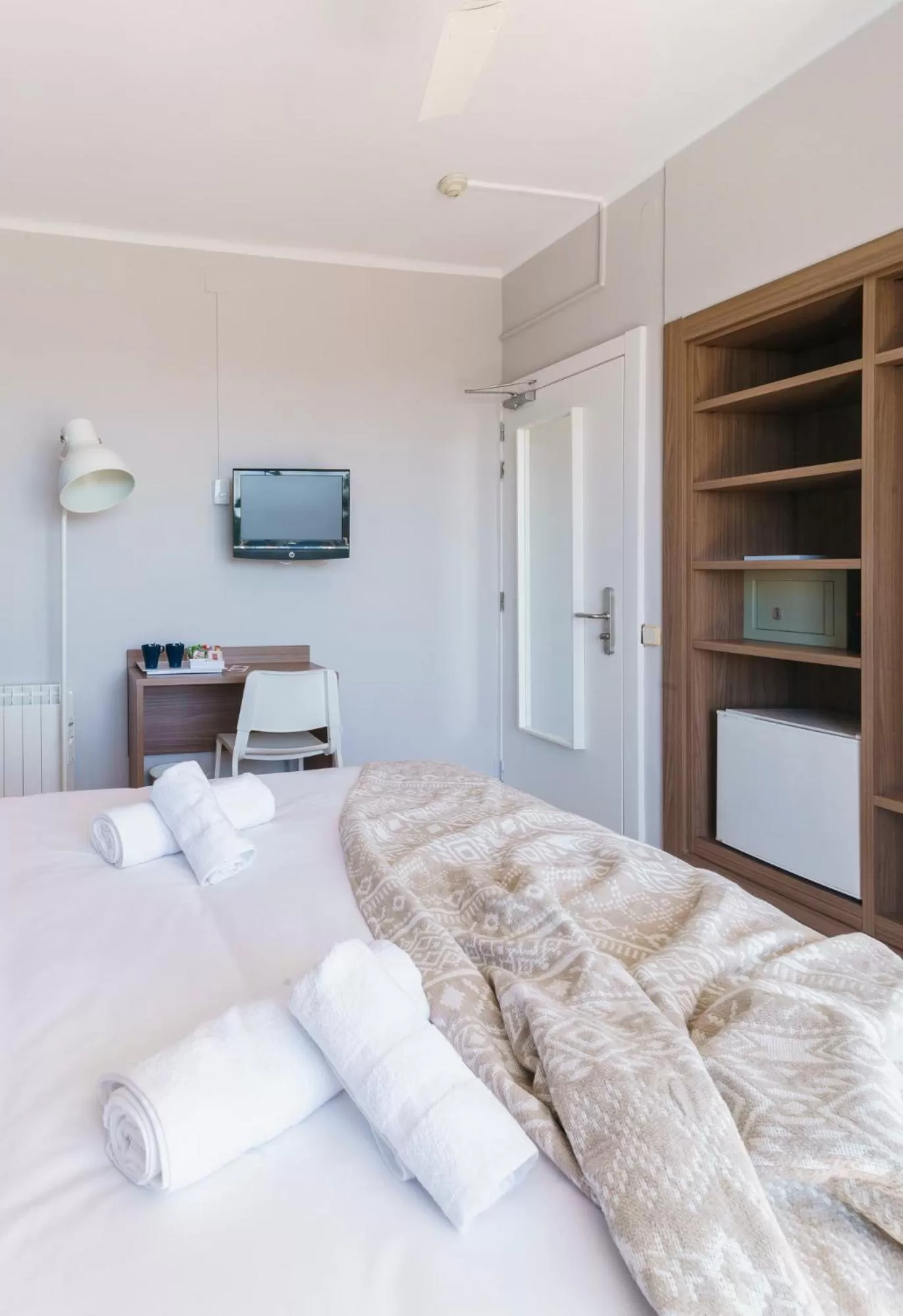 Photo of the whole room, Bed in BYPILLOW Mumm