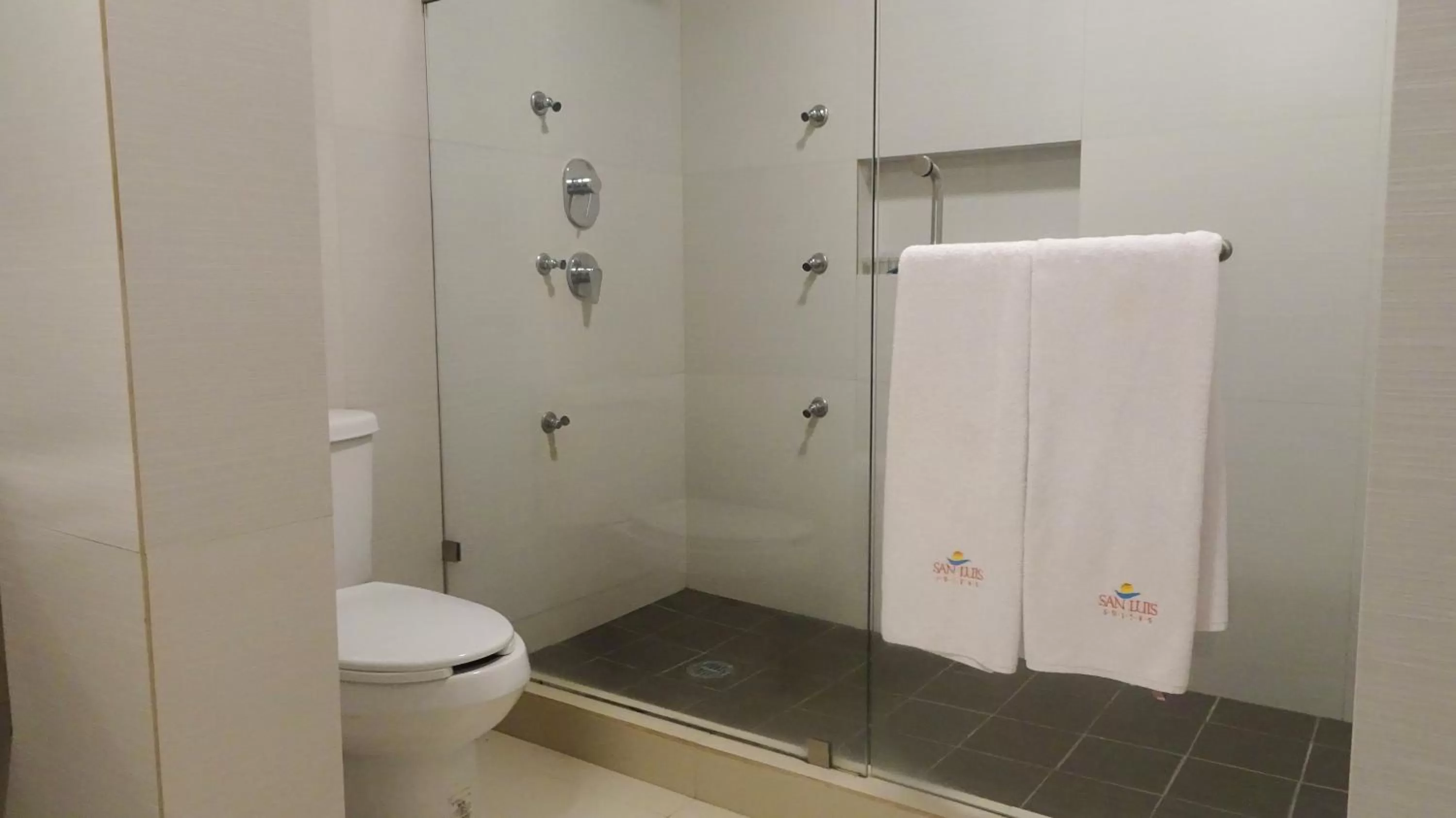 Bathroom in Suites San Luis