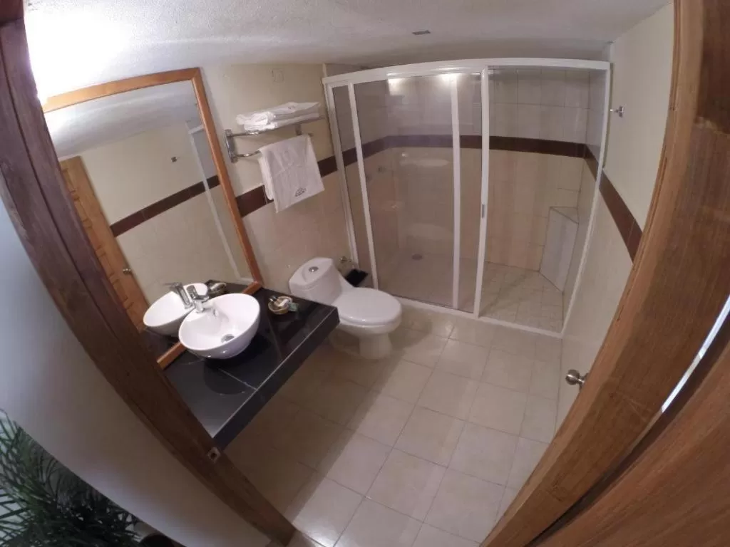 CORTIJO LA CASONA & Bungalow al Pie de la Montaña