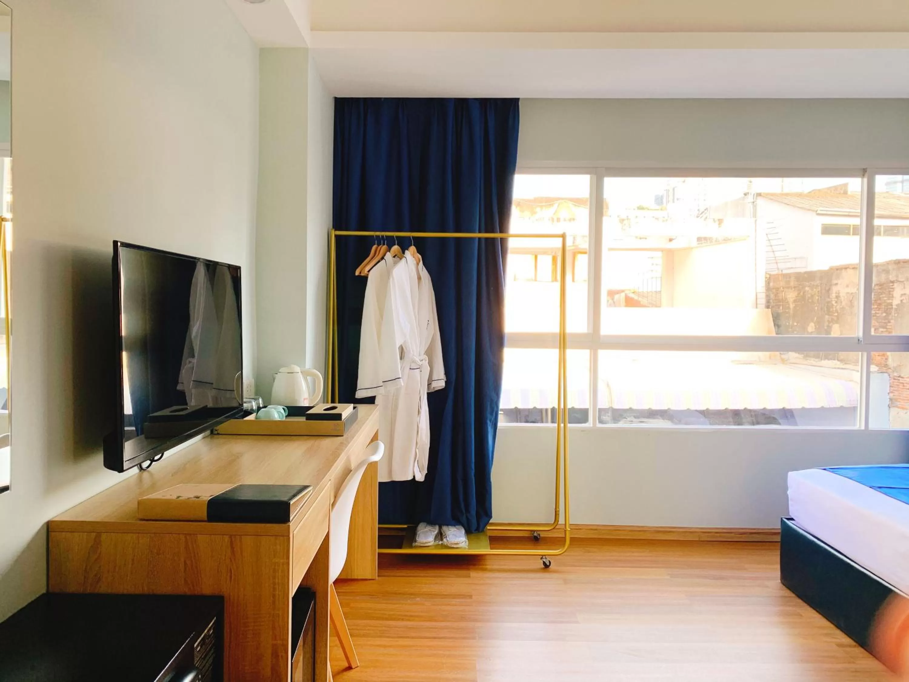 TV and multimedia, Bed in Sapphire Hotel Silom Bangkok