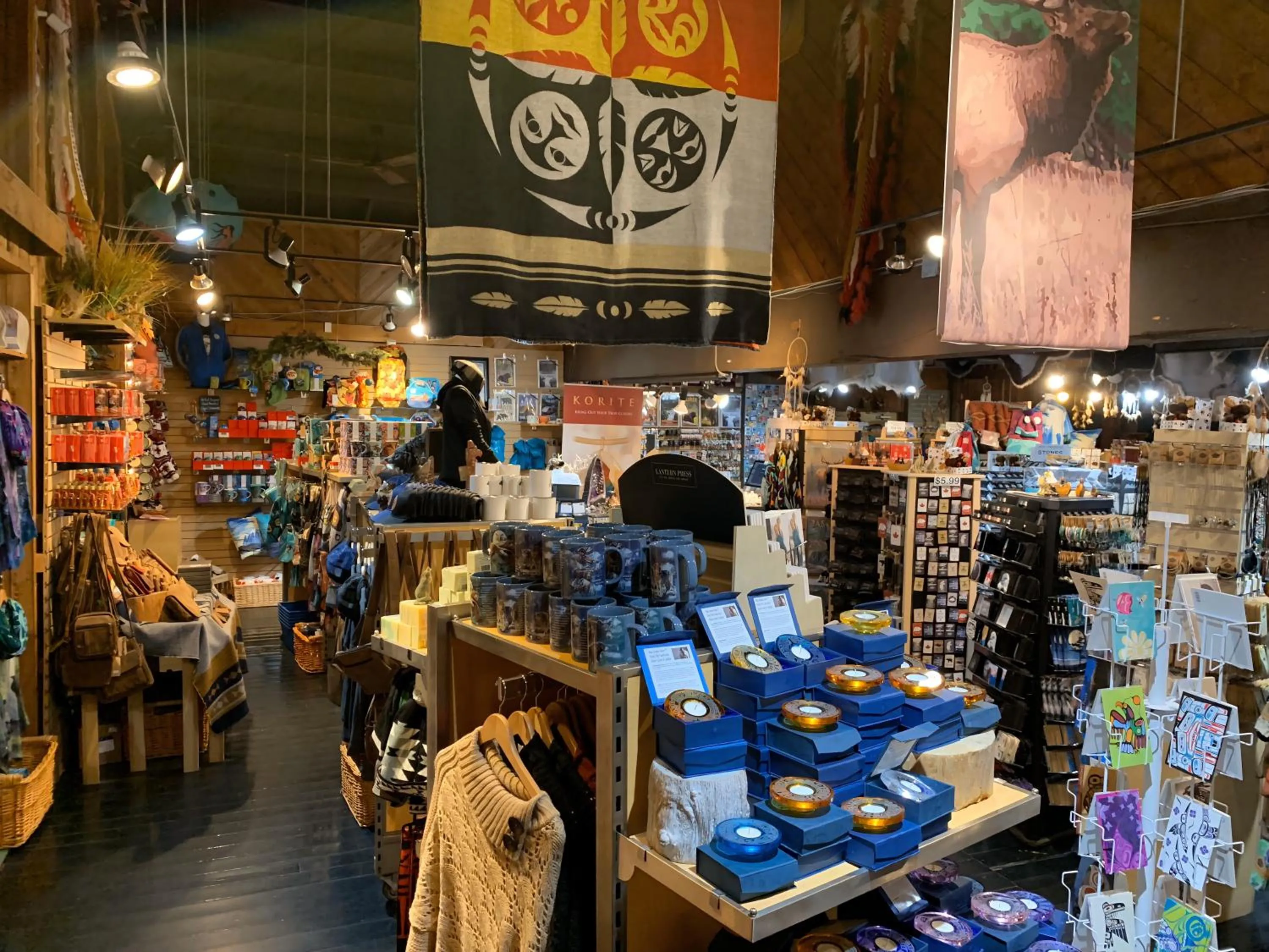 On-site shops in Sunwapta Falls Rocky Mountain Lodge