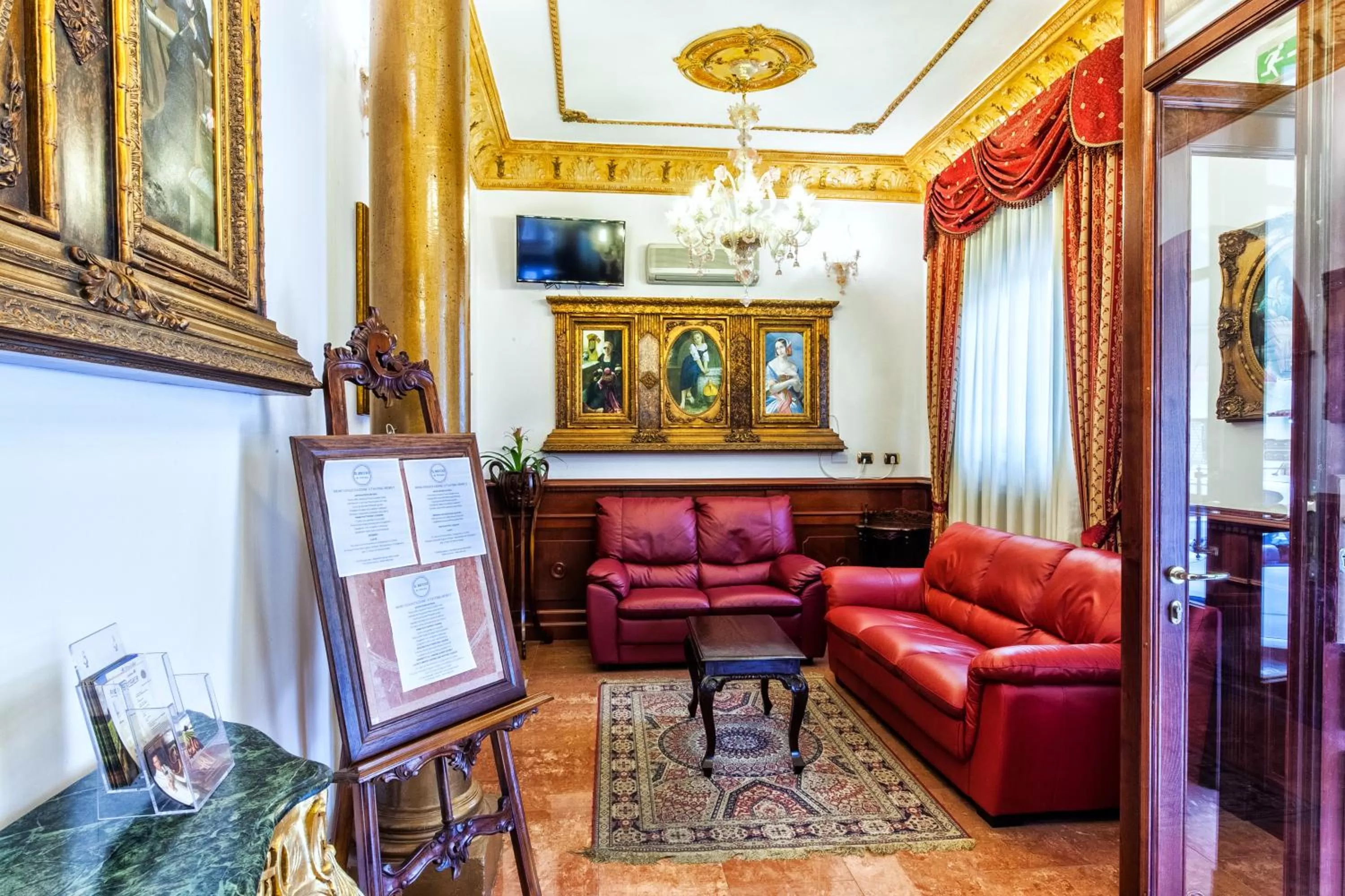 Communal lounge/ TV room in Euro Hotel Iglesias