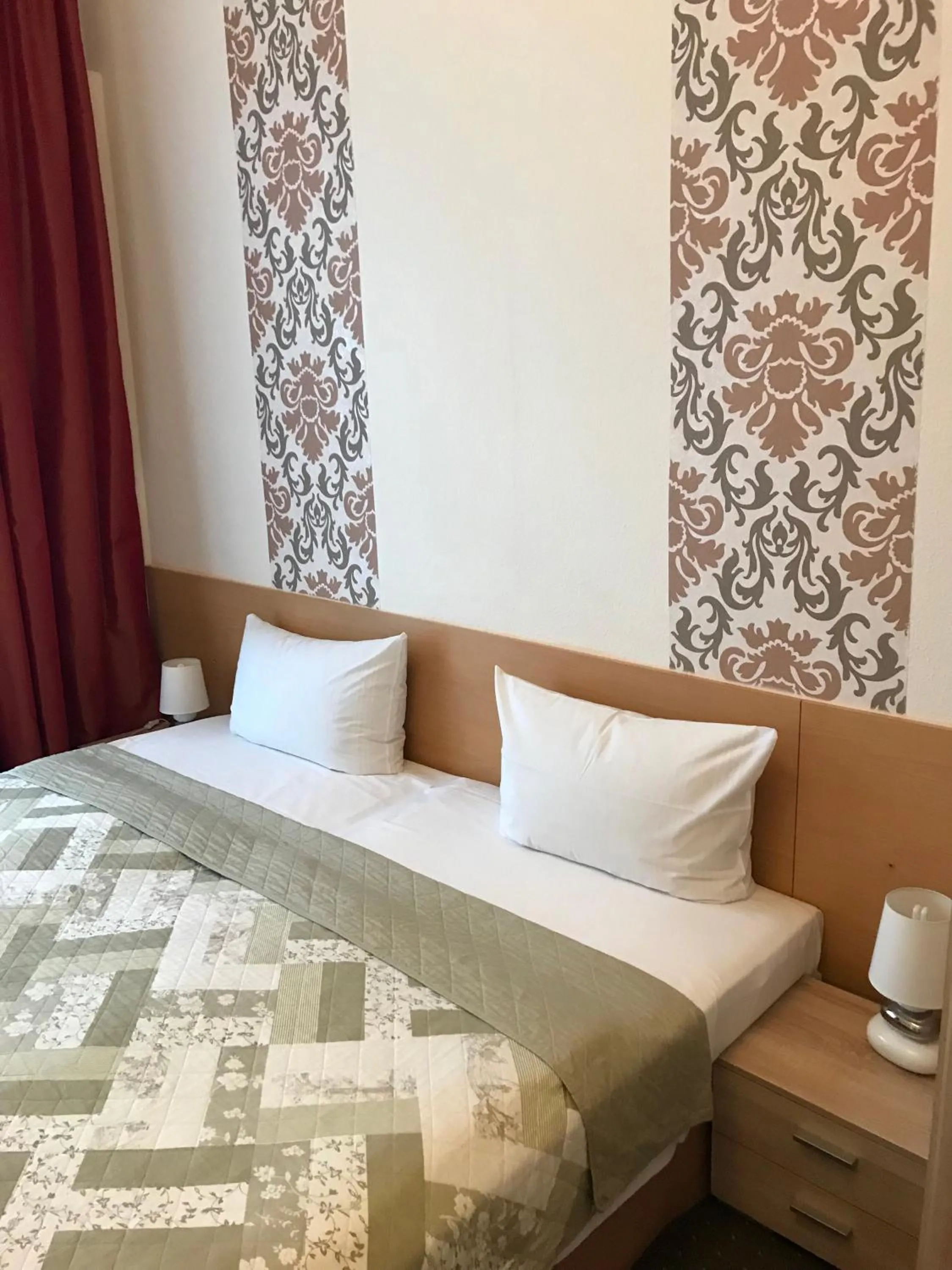 Photo of the whole room, Bed in Hotel Castell am Kurfürstendamm