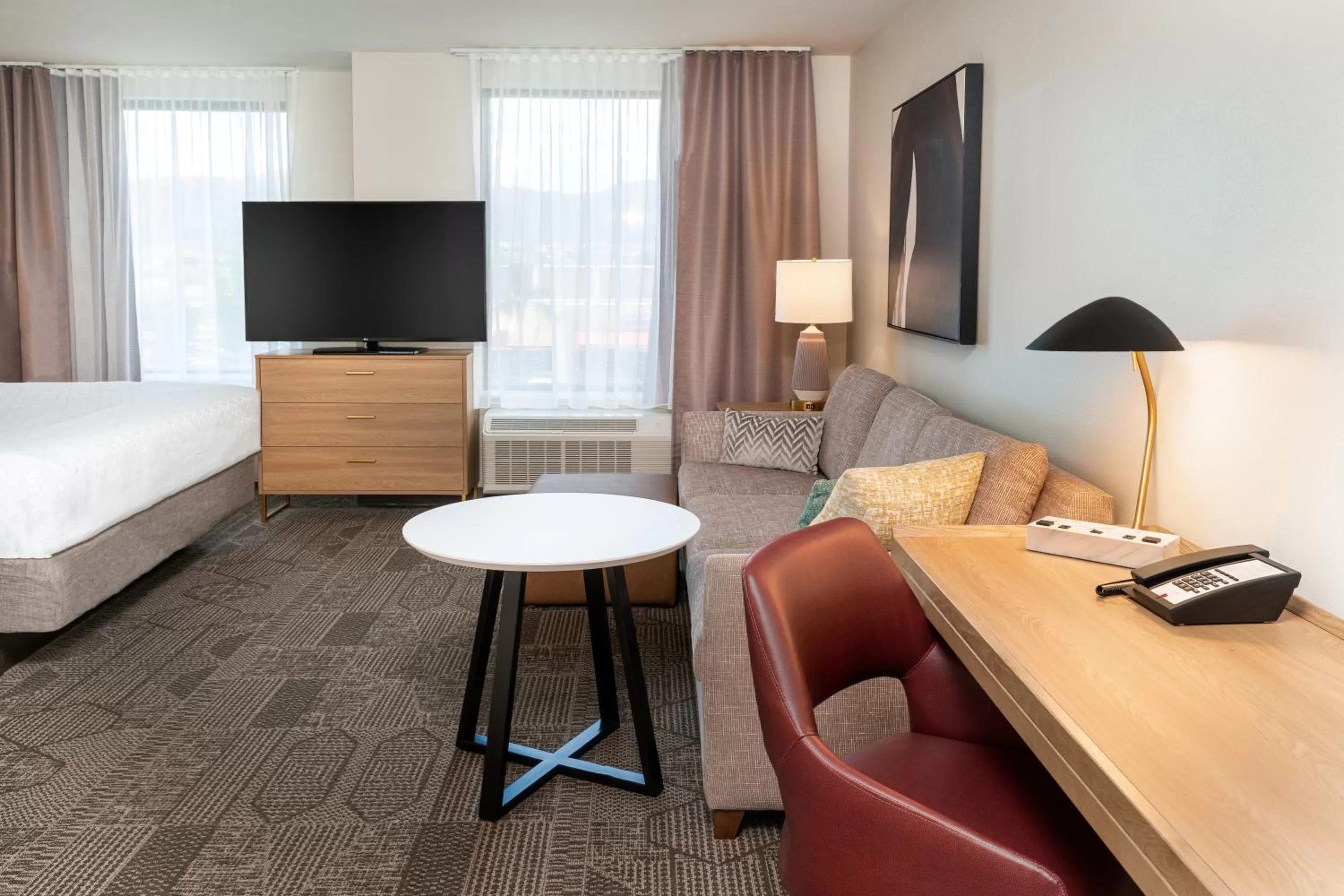 Seating area, Bed in Staybridge Suites - Temecula - Wine Country by IHG