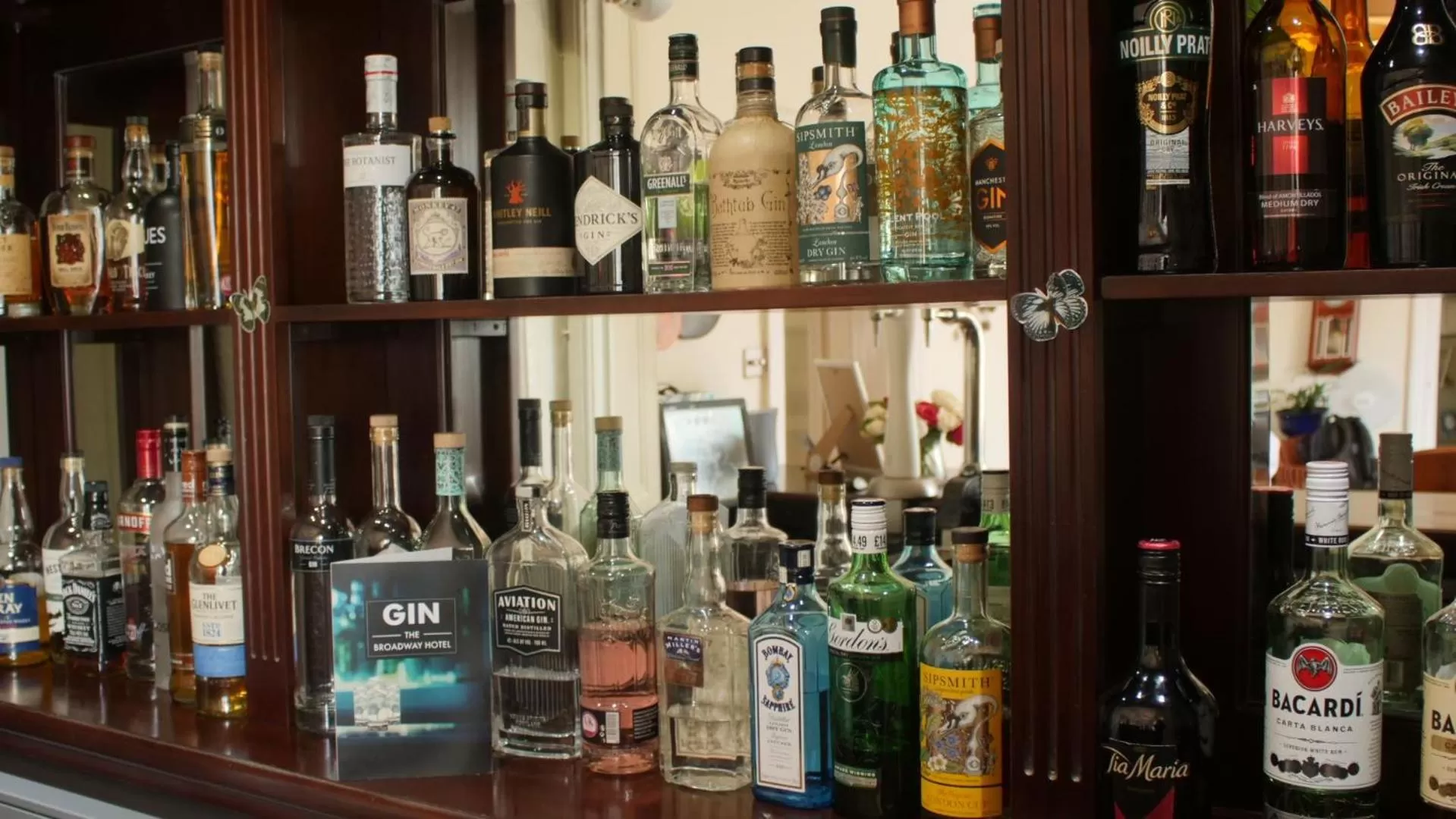 Alcoholic drinks in The Broadway Hotel