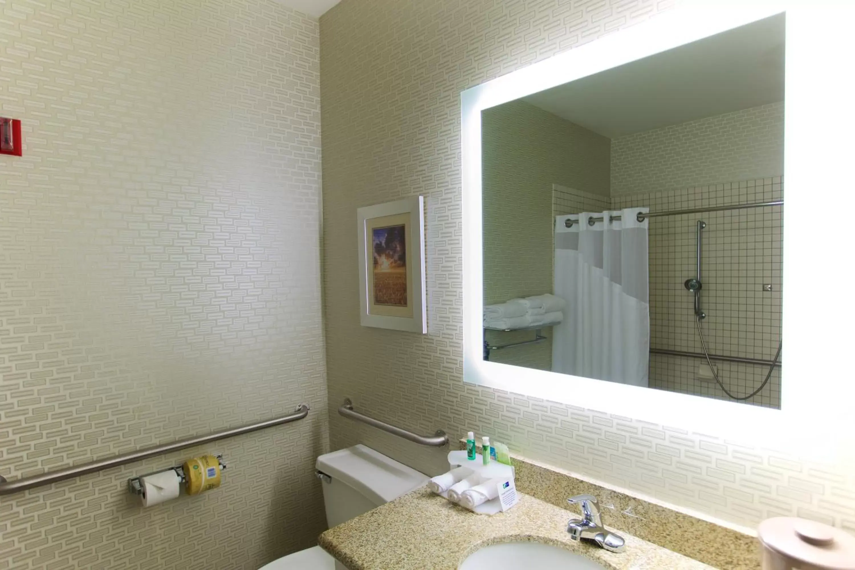 Twin Room - Mobility Access/Hearing Accessible in Holiday Inn Express Fargo - West Acres, an IHG Hotel Twin Room - Mobility Access/Hearing Accessible in Holiday Inn Express Fargo - West Acres, an IHG Hotel